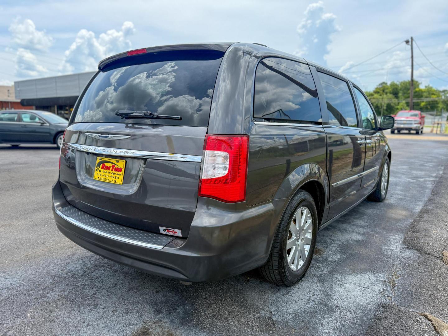 2016 Chrysler Town & Country Touring (2C4RC1BG9GR) with an 3.6L V6 DOHC 24V engine, 6A transmission, located at 419 N 18th St., Monroe, LA, 71201, (318) 410-9250, 32.514370, -92.105133 - Photo#1