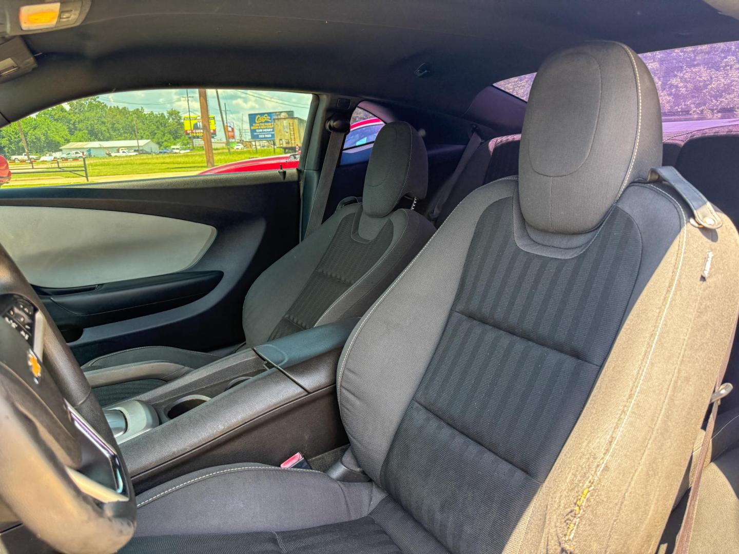 2015 Chevrolet Camaro 2LS Coupe (2G1FB1E3XF9) with an 3.6L V6 DOHC 24V FFV engine, 6-Speed Automatic transmission, located at 419 N 18th St., Monroe, LA, 71201, (318) 410-9250, 32.514370, -92.105133 - Photo#2
