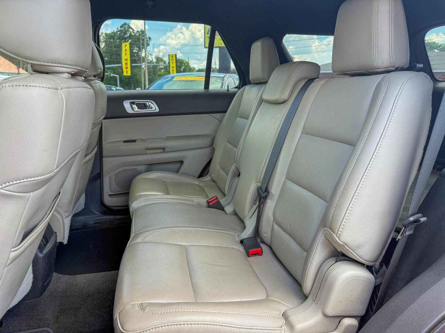 2012 Ford Explorer XLT FWD (1FMHK7D81CG) with an 3.5L V6 DOHC 24V engine, 6-Speed Automatic transmission, located at 419 N 18th St., Monroe, LA, 71201, (318) 410-9250, 32.514370, -92.105133 - Photo#4