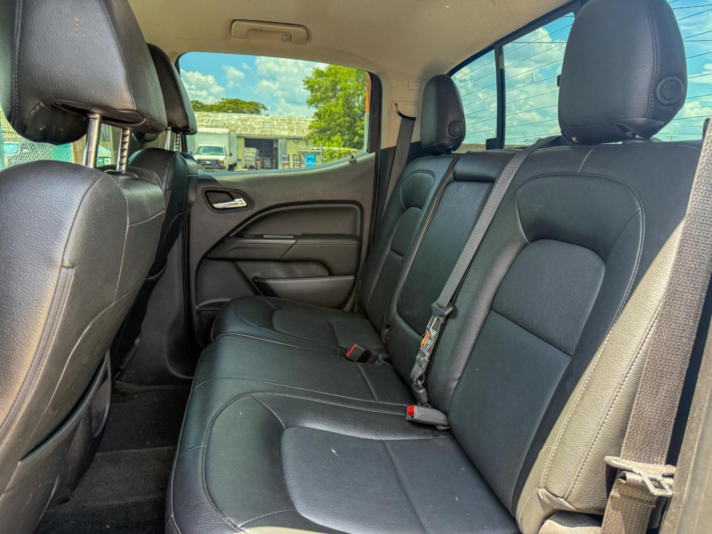 2017 GMC Canyon SLE Crew Cab 2WD (1GTG5CEN2H1) with an 3.6L V6 DOHC 24V engine, 6A transmission, located at 419 N 18th St., Monroe, LA, 71201, (318) 410-9250, 32.514370, -92.105133 - Photo#3
