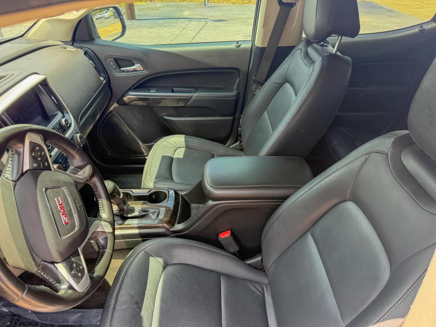 2017 GMC Canyon SLE Crew Cab 2WD (1GTG5CEN2H1) with an 3.6L V6 DOHC 24V engine, 6A transmission, located at 419 N 18th St., Monroe, LA, 71201, (318) 410-9250, 32.514370, -92.105133 - Photo#4