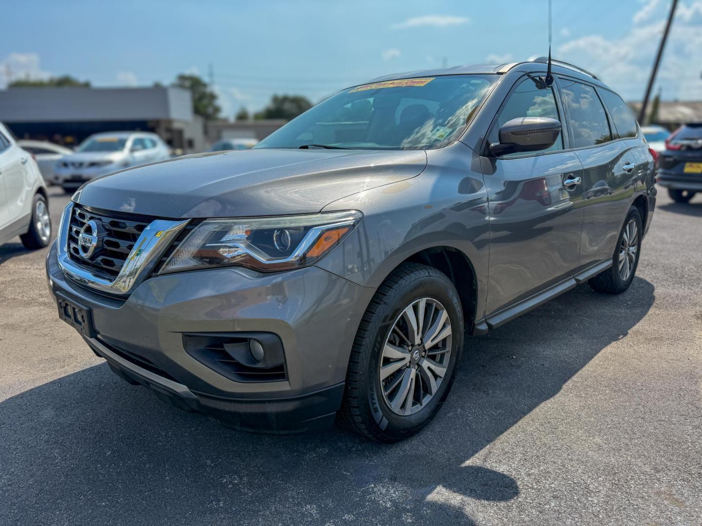 2018 Nissan Pathfinder S 4WD (5N1DR2MM7JC) with an 3.5L V6 DOHC 24V engine, CVT transmission, located at 419 N 18th St., Monroe, LA, 71201, (318) 410-9250, 32.514370, -92.105133 - Photo#0