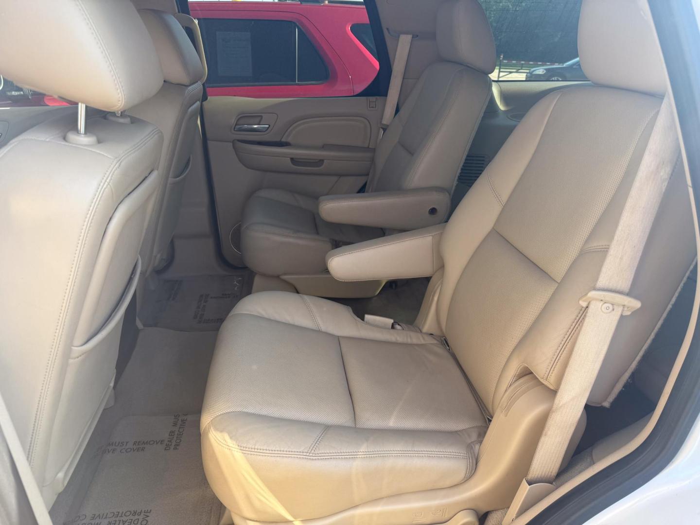 2012 Cadillac Escalade 2WD Luxury (1GYS3BEF1CR) with an 6.2L V8 OHV 16V FFV engine, 6-Speed Automatic transmission, located at 419 N 18th St., Monroe, LA, 71201, (318) 410-9250, 32.514370, -92.105133 - Photo#4
