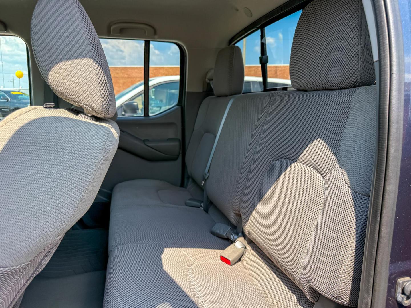 2014 Nissan Frontier S Crew Cab 5AT 2WD (1N6AD0ERXEN) with an 4.0L V6 DOHC 24V engine, 5-Speed Automatic transmission, located at 419 N 18th St., Monroe, LA, 71201, (318) 410-9250, 32.514370, -92.105133 - Photo#4