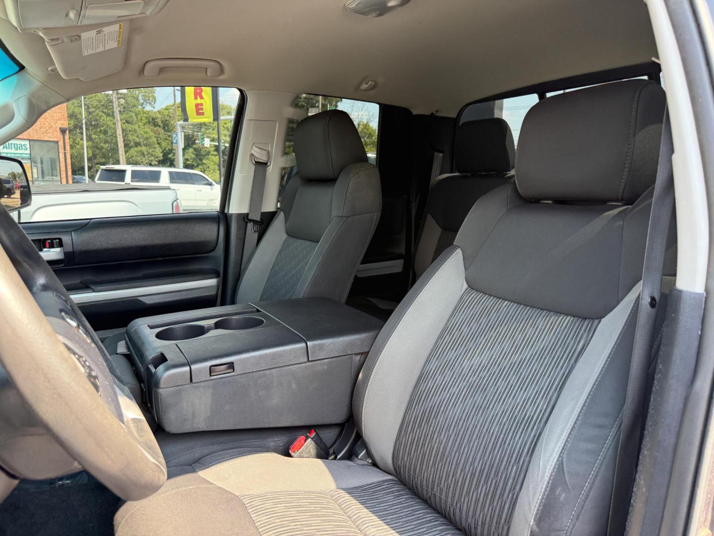 2015 Toyota Tundra SR5 5.7L V8 FFV Double Cab 4WD (5TFUW5F10FX) with an 5.7L V8 DOHC 32V FFV engine, 6-Speed Automatic transmission, located at 419 N 18th St., Monroe, LA, 71201, (318) 410-9250, 32.514370, -92.105133 - Photo#2
