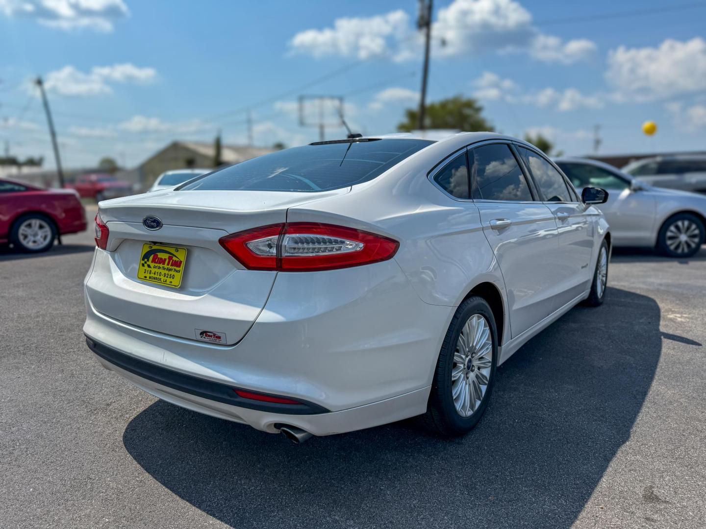 2013 Ford Fusion Hybrid SE (3FA6P0LU4DR) with an 2.0L L4 DOHC 16V HYBRID engine, CVT transmission, located at 419 N 18th St., Monroe, LA, 71201, (318) 410-9250, 32.514370, -92.105133 - Photo#1