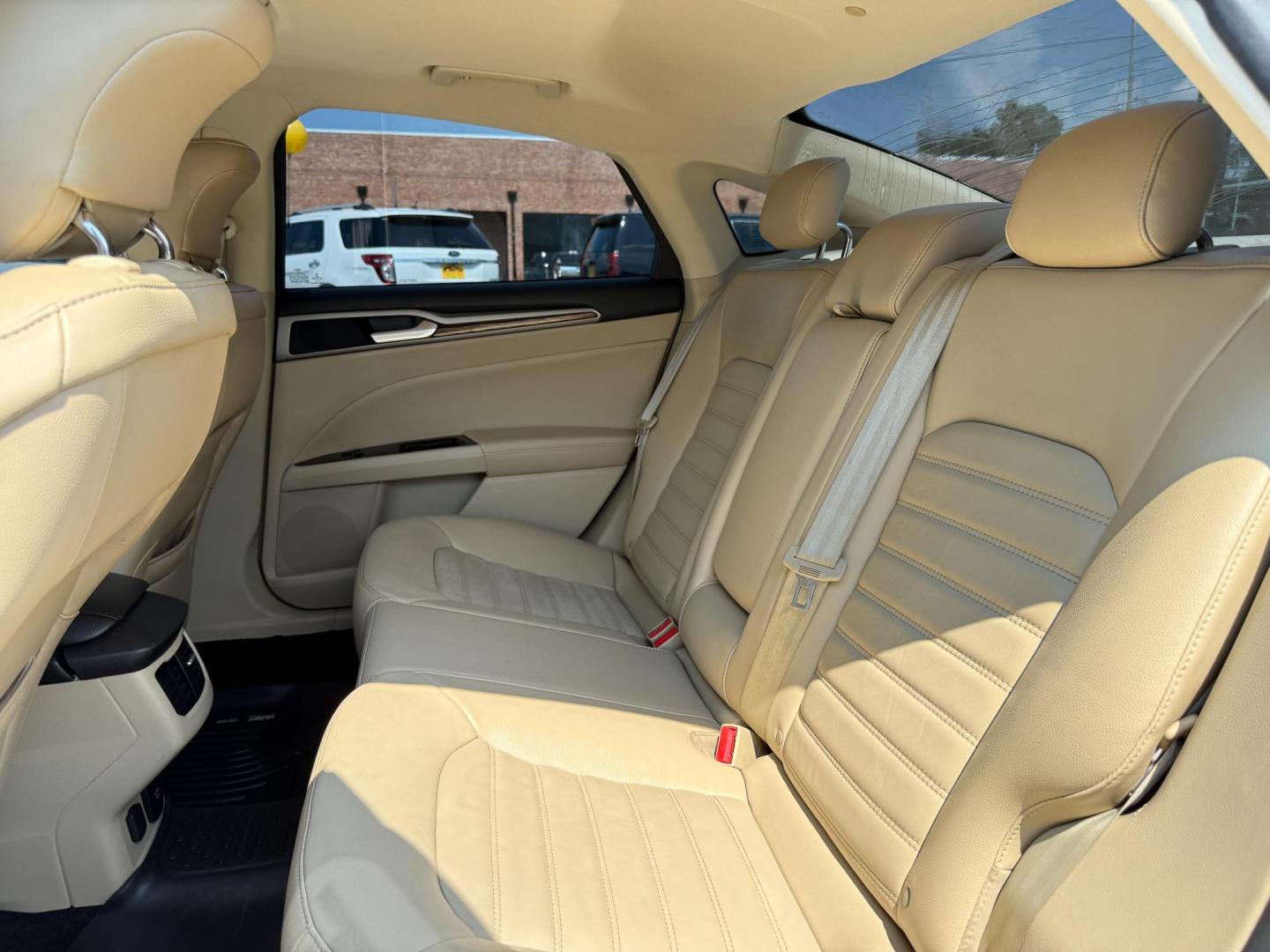 2013 Ford Fusion Hybrid SE (3FA6P0LU4DR) with an 2.0L L4 DOHC 16V HYBRID engine, CVT transmission, located at 419 N 18th St., Monroe, LA, 71201, (318) 410-9250, 32.514370, -92.105133 - Photo#4