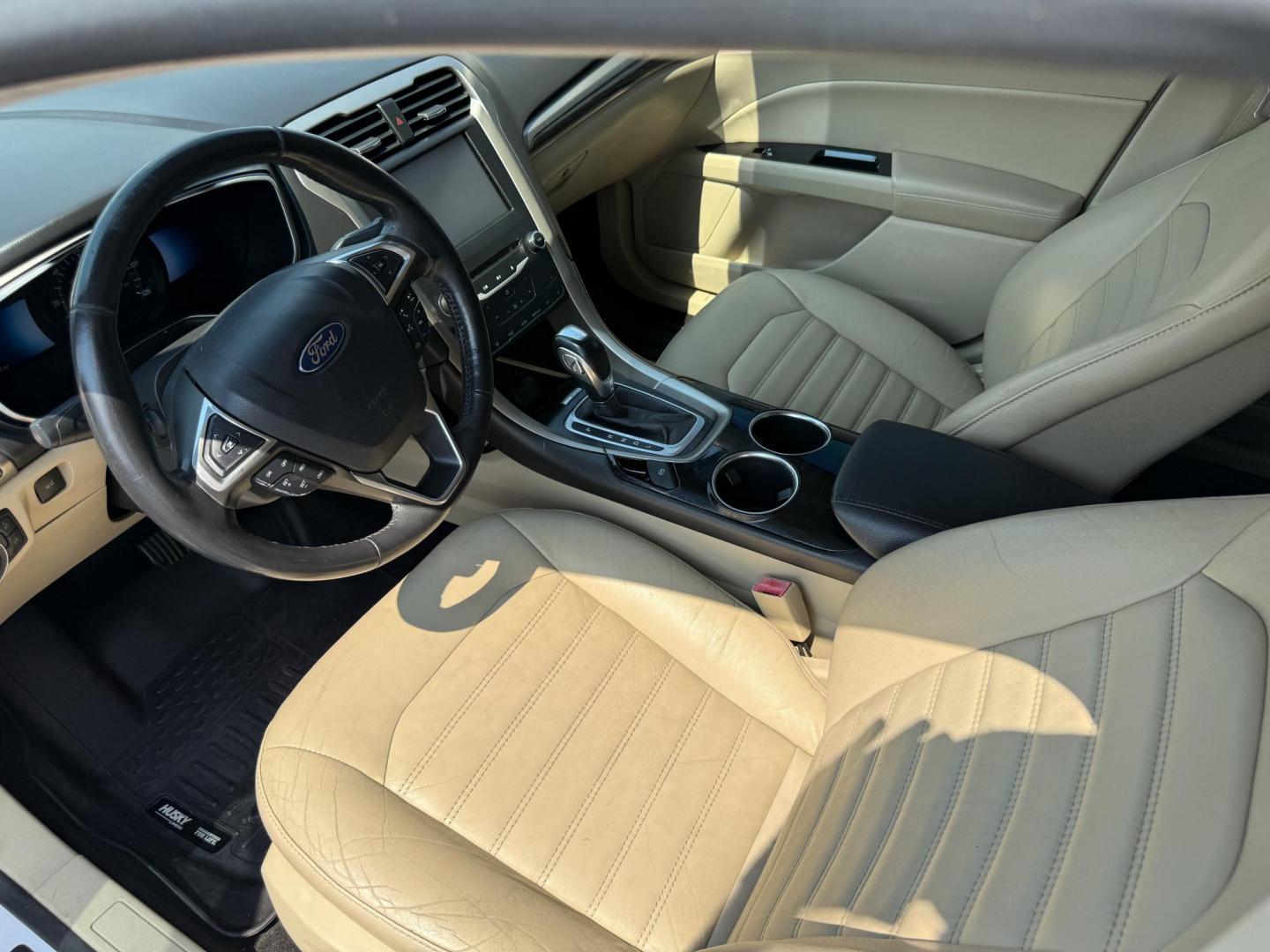 2013 Ford Fusion Hybrid SE (3FA6P0LU4DR) with an 2.0L L4 DOHC 16V HYBRID engine, CVT transmission, located at 419 N 18th St., Monroe, LA, 71201, (318) 410-9250, 32.514370, -92.105133 - Photo#3