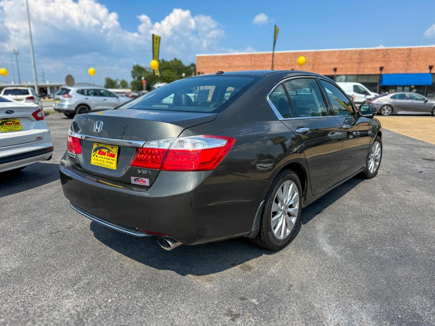 2013 Honda Accord EX-L V6 Sedan AT (1HGCR3F80DA) with an 3.5L V6 SOHC 24V engine, 6-Speed Automatic transmission, located at 419 N 18th St., Monroe, LA, 71201, (318) 410-9250, 32.514370, -92.105133 - Photo#1