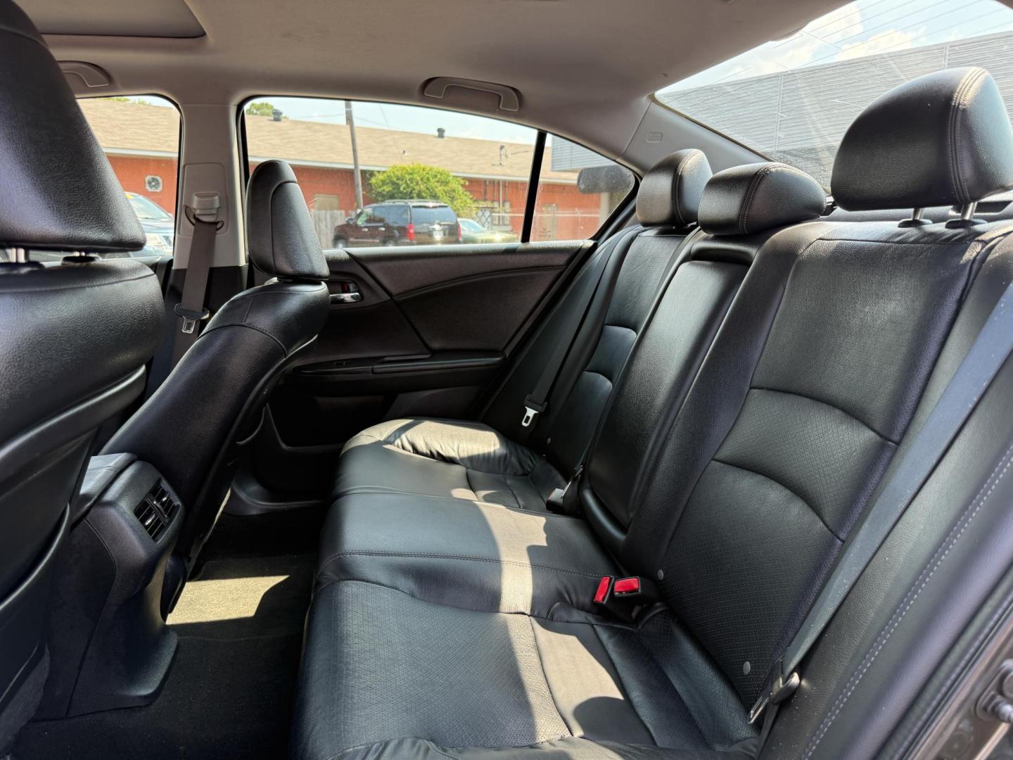 2013 Honda Accord EX-L V6 Sedan AT (1HGCR3F80DA) with an 3.5L V6 SOHC 24V engine, 6-Speed Automatic transmission, located at 419 N 18th St., Monroe, LA, 71201, (318) 410-9250, 32.514370, -92.105133 - Photo#4