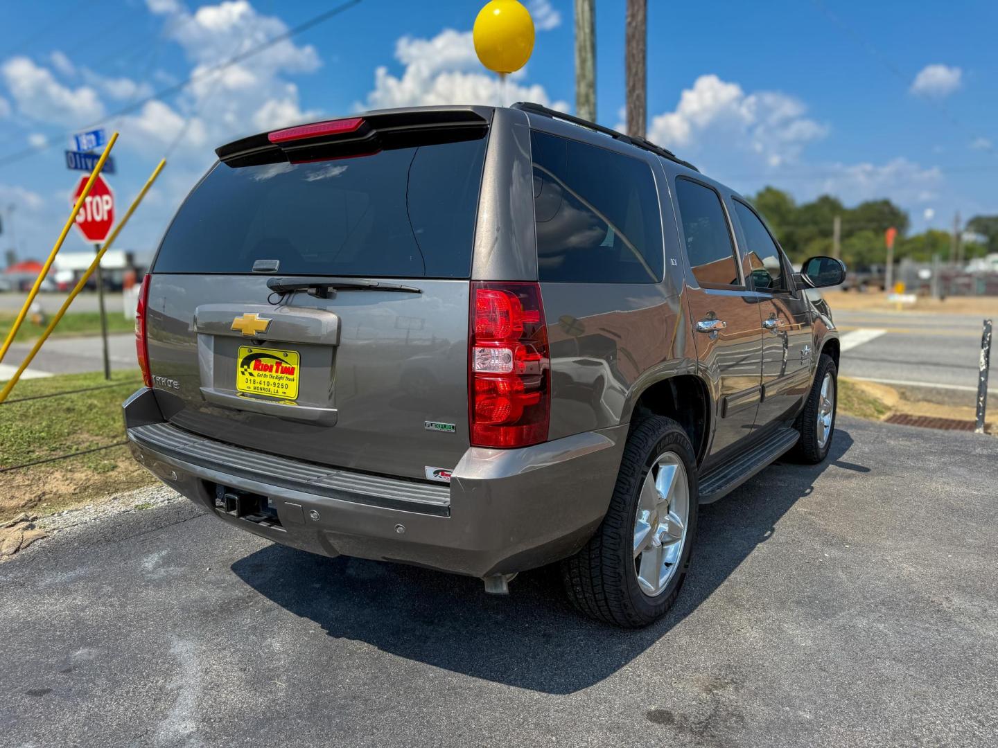 2012 Chevrolet Tahoe LT 2WD (1GNSCBE02CR) with an 5.3L V8 OHV 16V FFV engine, 6-Speed Automatic transmission, located at 419 N 18th St., Monroe, LA, 71201, (318) 410-9250, 32.514370, -92.105133 - Photo#1