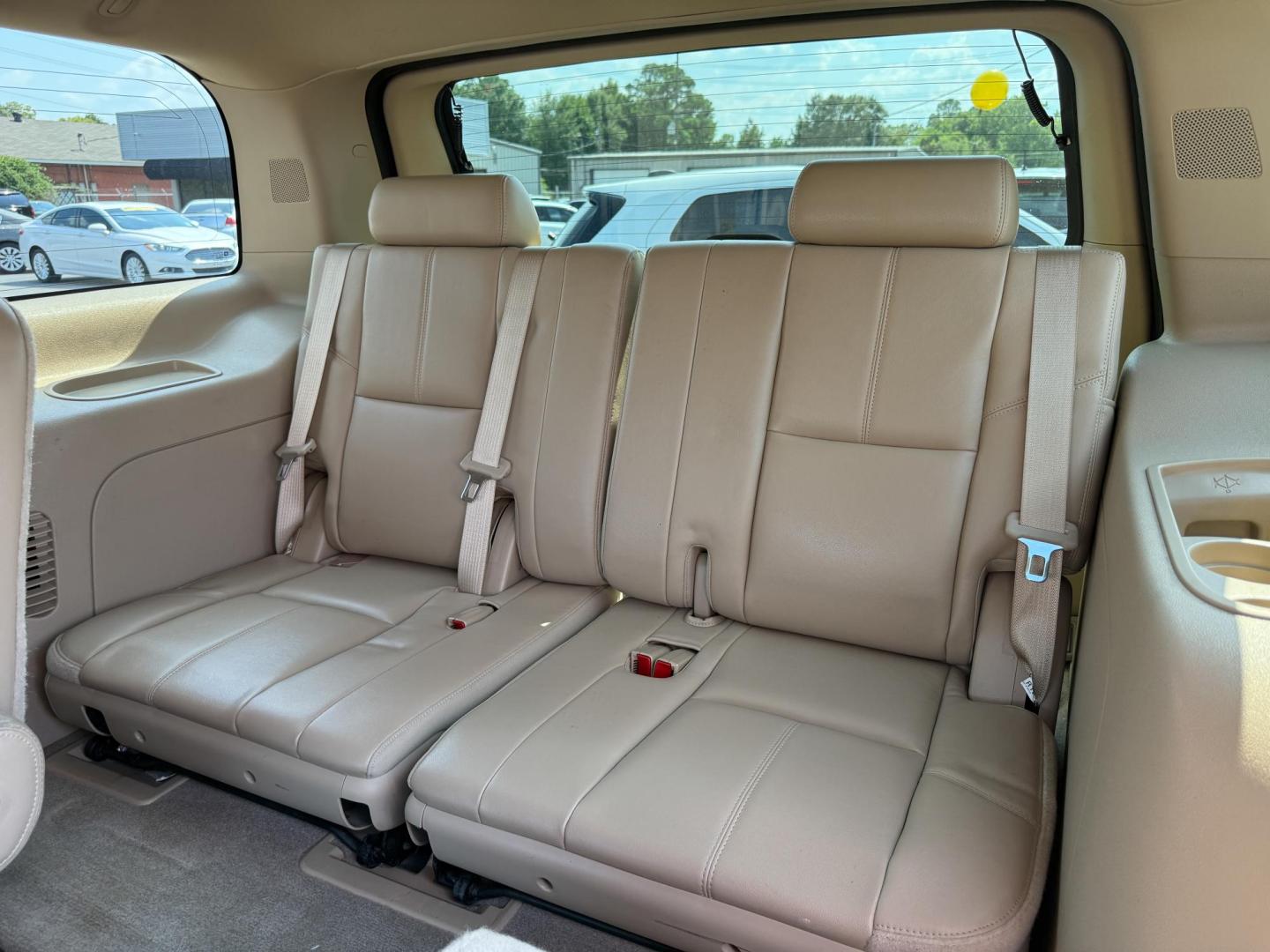 2012 Chevrolet Tahoe LT 2WD (1GNSCBE02CR) with an 5.3L V8 OHV 16V FFV engine, 6-Speed Automatic transmission, located at 419 N 18th St., Monroe, LA, 71201, (318) 410-9250, 32.514370, -92.105133 - Photo#6