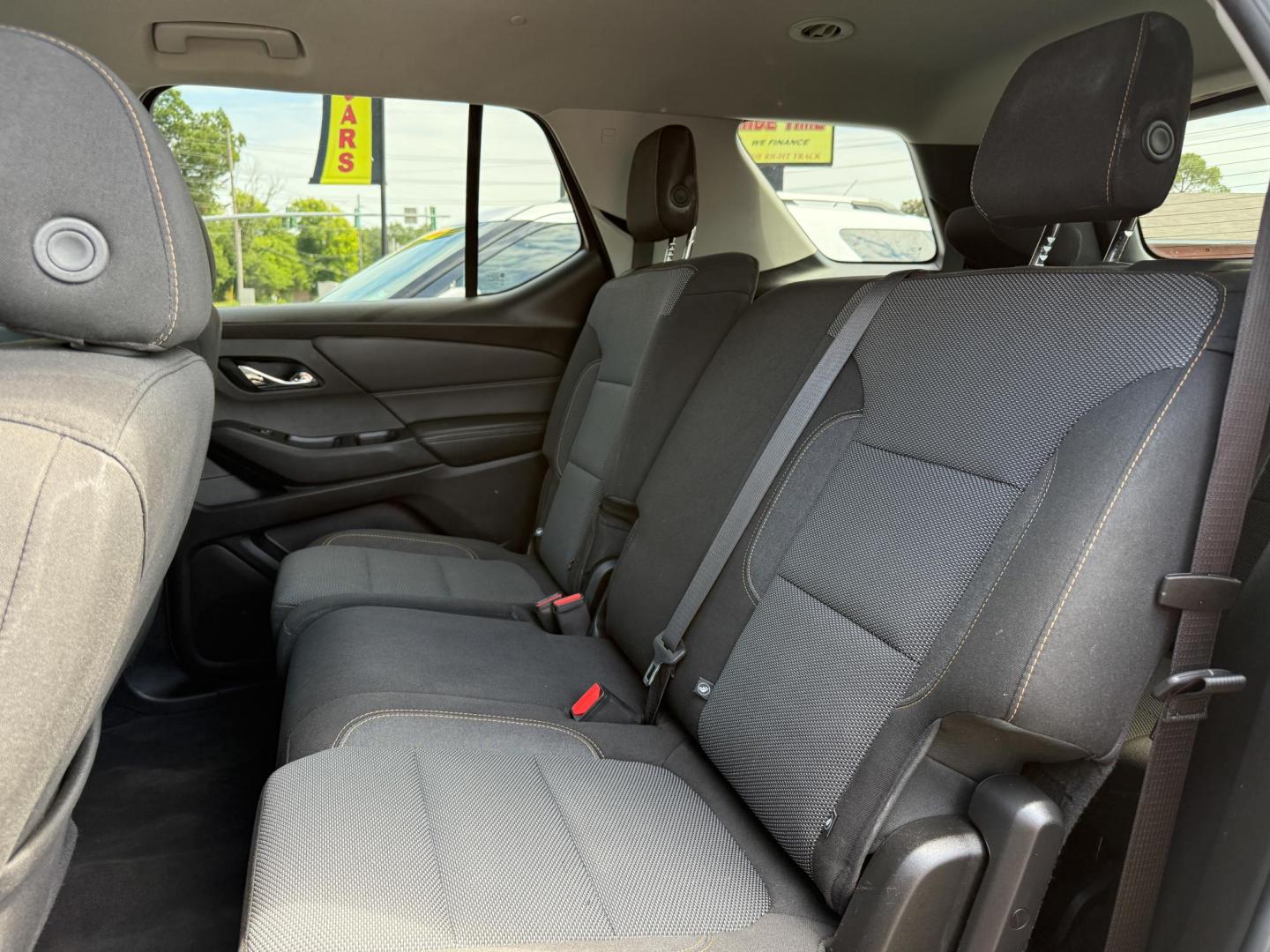 2018 Chevrolet Traverse LS FWD (1GNERFKW2JJ) with an 3.6L V6 DOHC 24V engine, 9A transmission, located at 419 N 18th St., Monroe, LA, 71201, (318) 410-9250, 32.514370, -92.105133 - Photo#4