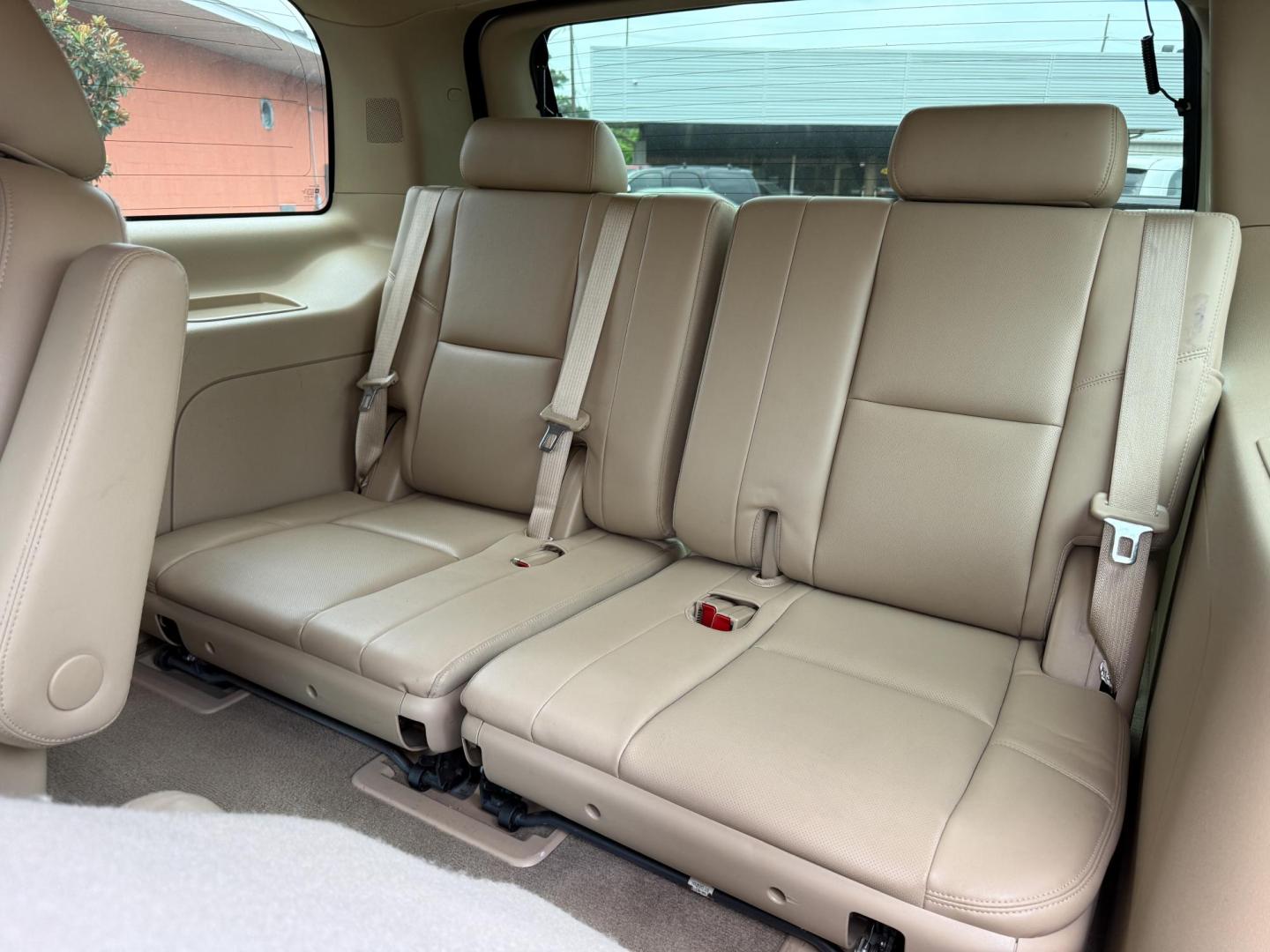 2013 Cadillac Escalade 2WD Premium (1GYS3CEF2DR) with an 6.2L V8 OHV 16V FFV engine, 6-Speed Automatic transmission, located at 419 N 18th St., Monroe, LA, 71201, (318) 410-9250, 32.514370, -92.105133 - Photo#5