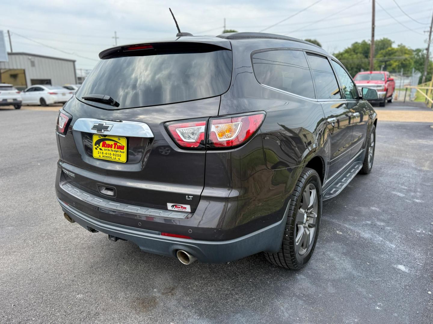 2017 Chevrolet Traverse 2LT FWD (1GNKRHKDXHJ) with an 3.6L V6 DOHC 24V engine, 6A transmission, located at 419 N 18th St., Monroe, LA, 71201, (318) 410-9250, 32.514370, -92.105133 - Photo#1