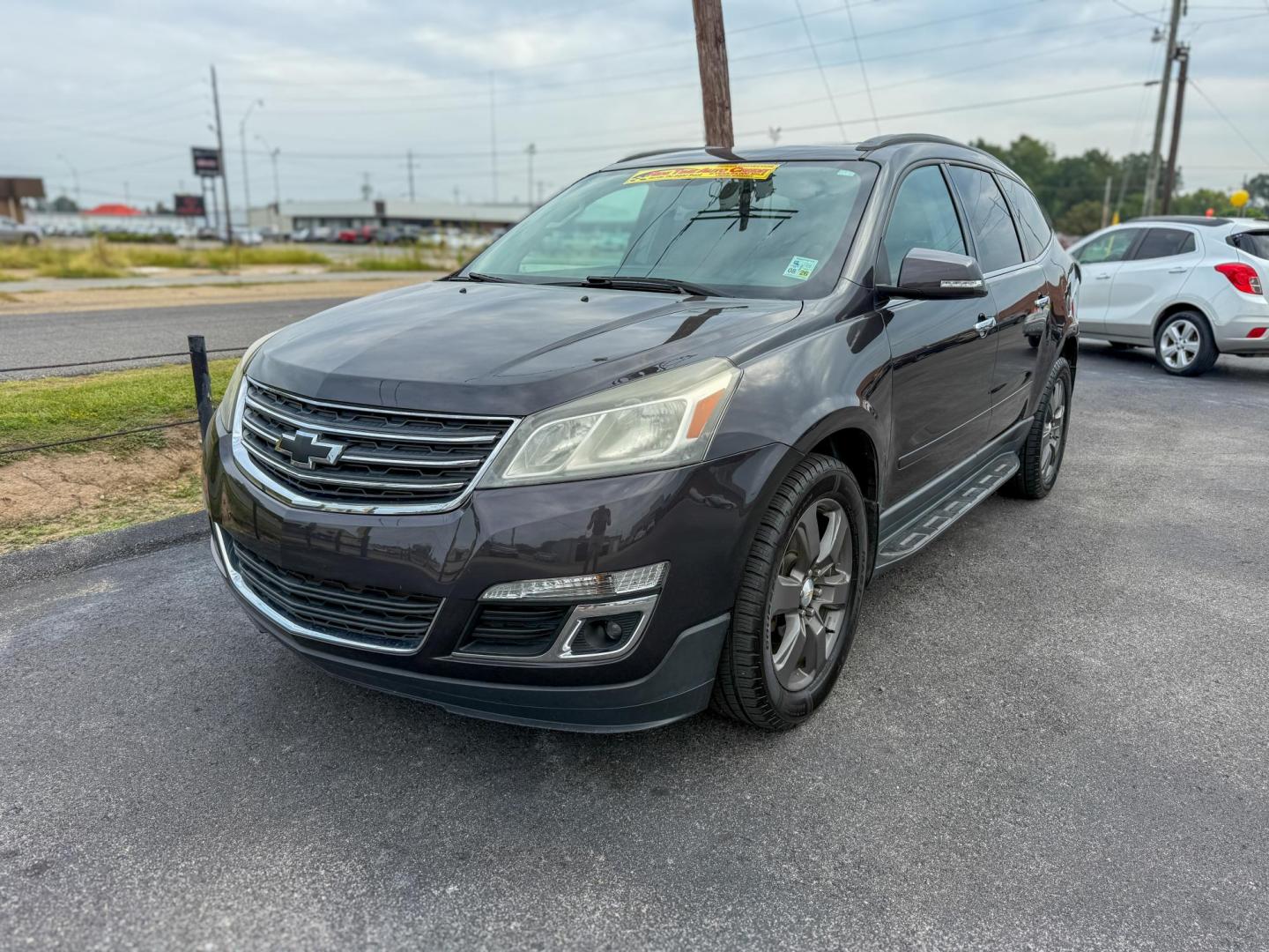 2017 Chevrolet Traverse 2LT FWD (1GNKRHKDXHJ) with an 3.6L V6 DOHC 24V engine, 6A transmission, located at 419 N 18th St., Monroe, LA, 71201, (318) 410-9250, 32.514370, -92.105133 - Photo#0