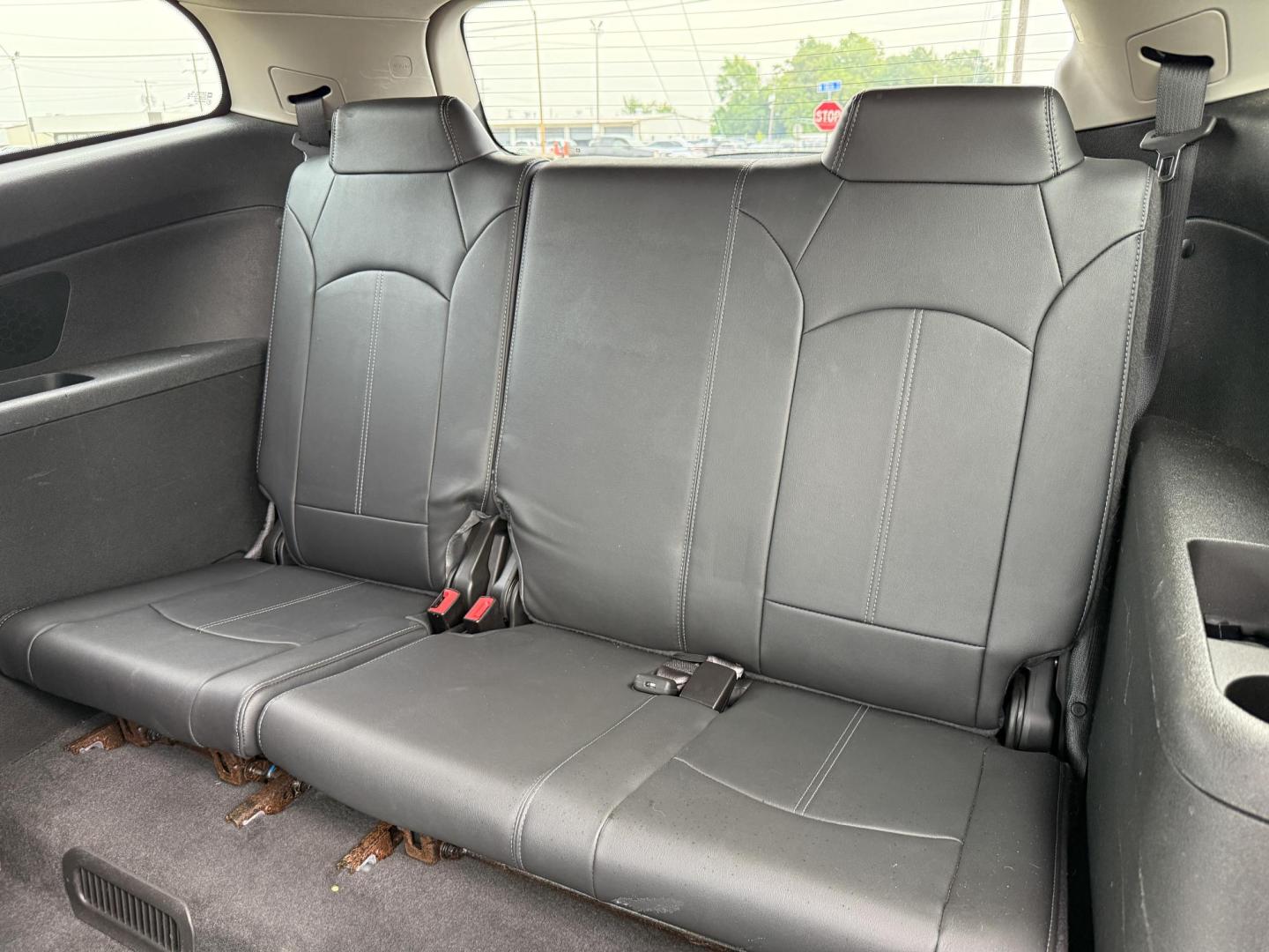 2017 Chevrolet Traverse 2LT FWD (1GNKRHKDXHJ) with an 3.6L V6 DOHC 24V engine, 6A transmission, located at 419 N 18th St., Monroe, LA, 71201, (318) 410-9250, 32.514370, -92.105133 - Photo#5