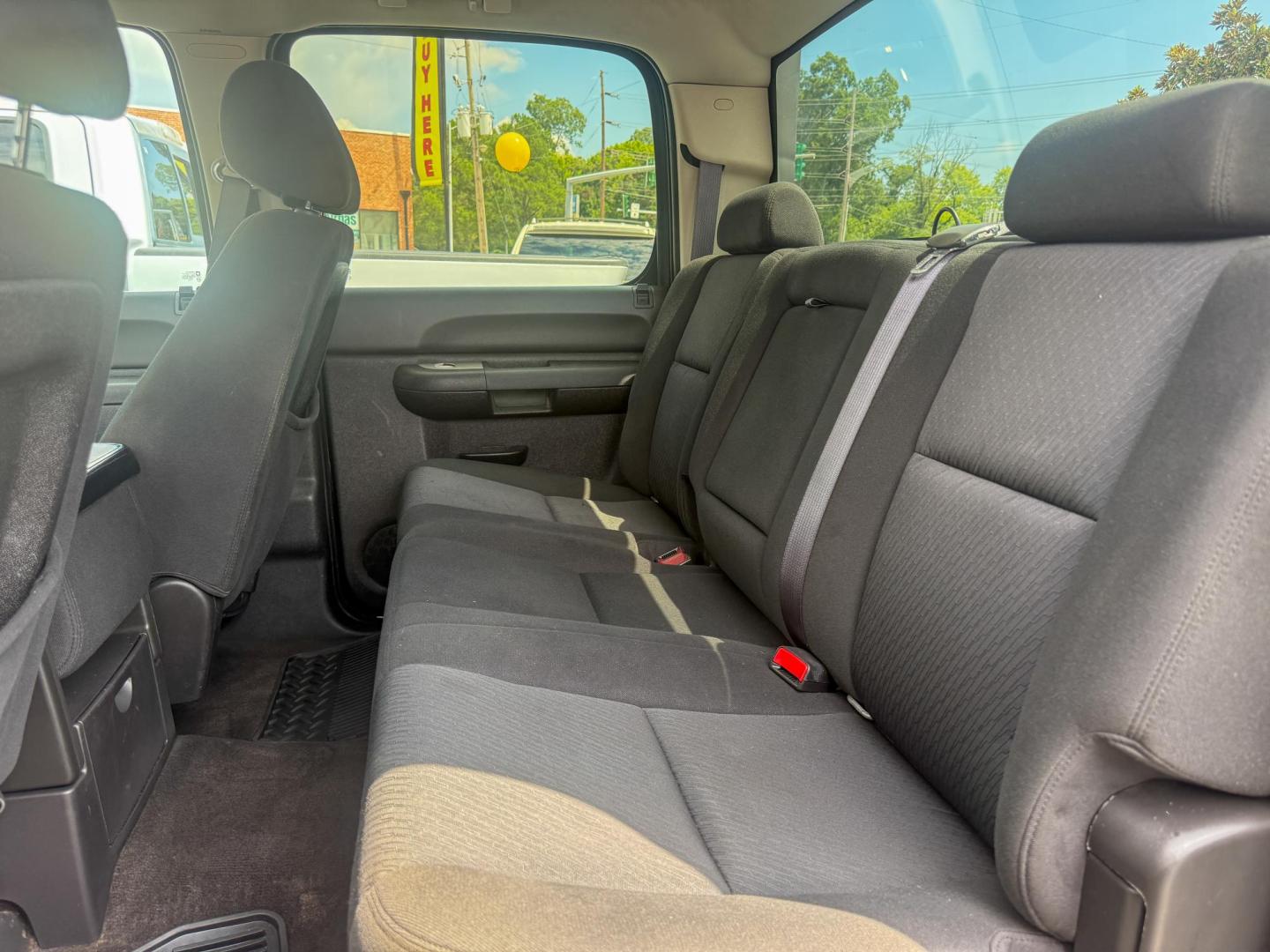 2011 Chevrolet Silverado 1500 LT Crew Cab 2WD (3GCPCSE06BG) with an 5.3L V8 OHV 16V FFV engine, 4-Speed Automatic transmission, located at 419 N 18th St., Monroe, LA, 71201, (318) 410-9250, 32.514370, -92.105133 - Photo#4