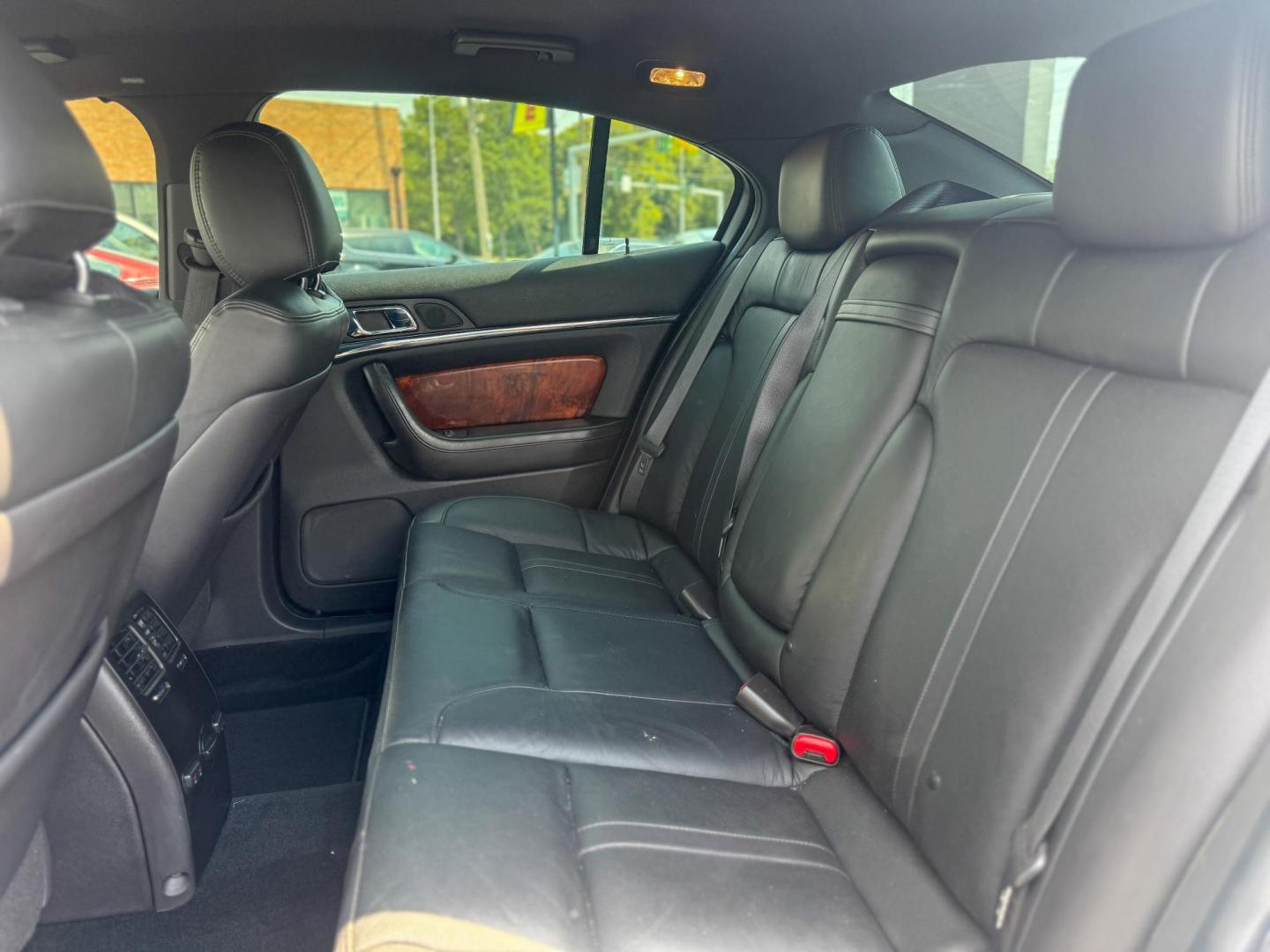2013 Lincoln MKS AWD (1LNHL9EK7DG) with an 3.5L V6 DOHC 24V engine, 6-Speed Automatic transmission, located at 419 N 18th St., Monroe, LA, 71201, (318) 410-9250, 32.514370, -92.105133 - Photo#4