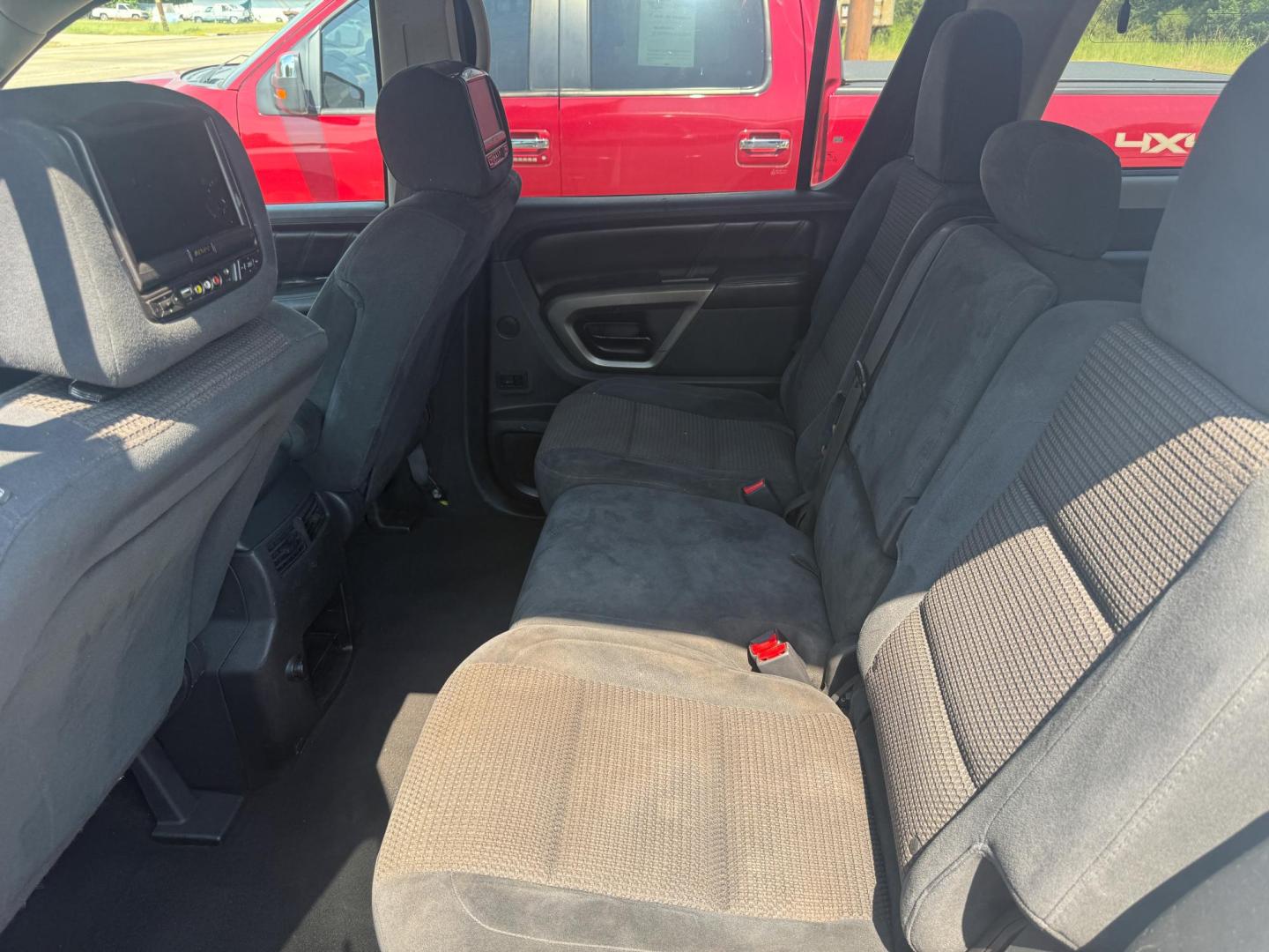 2015 Nissan Armada SL 2WD (5N1BA0ND8FN) with an 5.6L V8 DOHC 32V FFV engine, 5-Speed Automatic transmission, located at 419 N 18th St., Monroe, LA, 71201, (318) 410-9250, 32.514370, -92.105133 - Photo#4