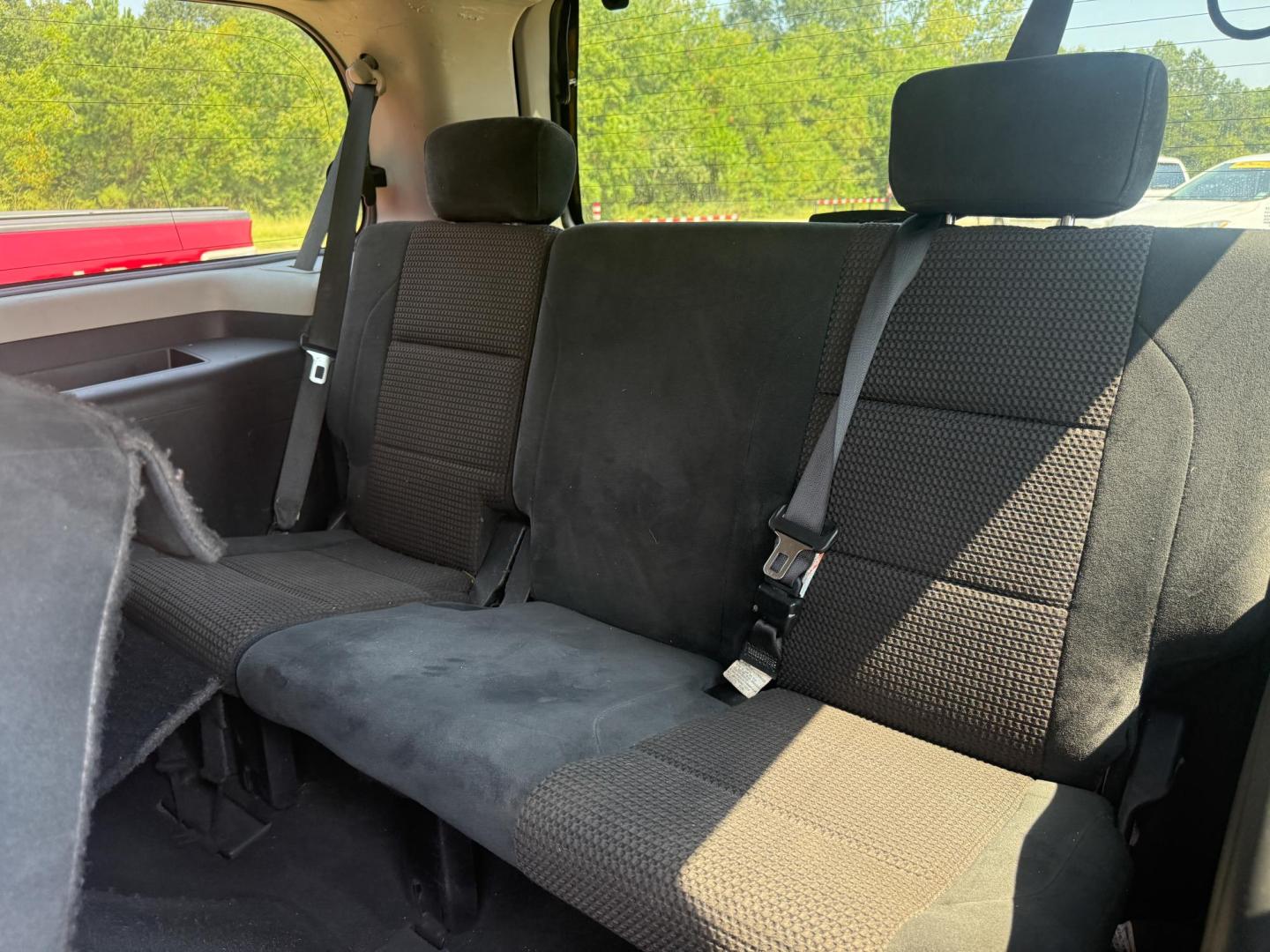 2015 Nissan Armada SL 2WD (5N1BA0ND8FN) with an 5.6L V8 DOHC 32V FFV engine, 5-Speed Automatic transmission, located at 419 N 18th St., Monroe, LA, 71201, (318) 410-9250, 32.514370, -92.105133 - Photo#5