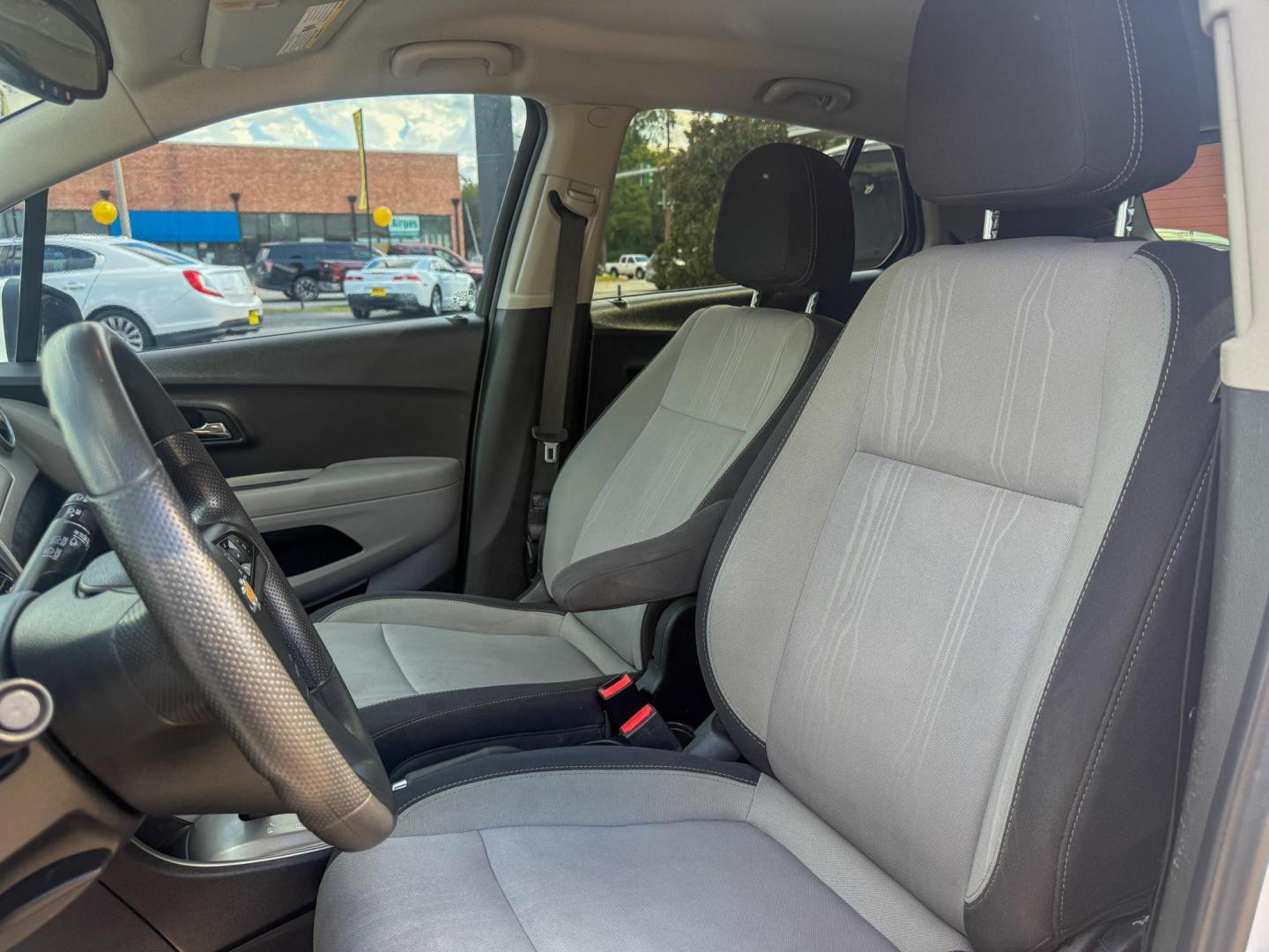 2016 Chevrolet Trax LT FWD (3GNCJLSB2GL) with an 1.4L L4 DOHC 16V engine, 6A transmission, located at 419 N 18th St., Monroe, LA, 71201, (318) 410-9250, 32.514370, -92.105133 - Photo#2