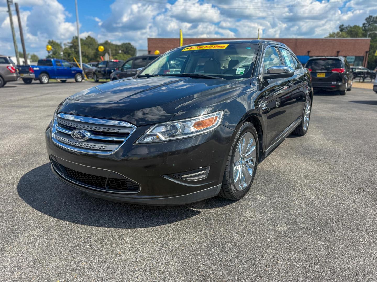 2010 Ford Taurus Limited FWD (1FAHP2FW7AG) with an 3.5L V6 DOHC 24V engine, 6-Speed Automatic transmission, located at 419 N 18th St., Monroe, LA, 71201, (318) 410-9250, 32.514370, -92.105133 - Photo#0