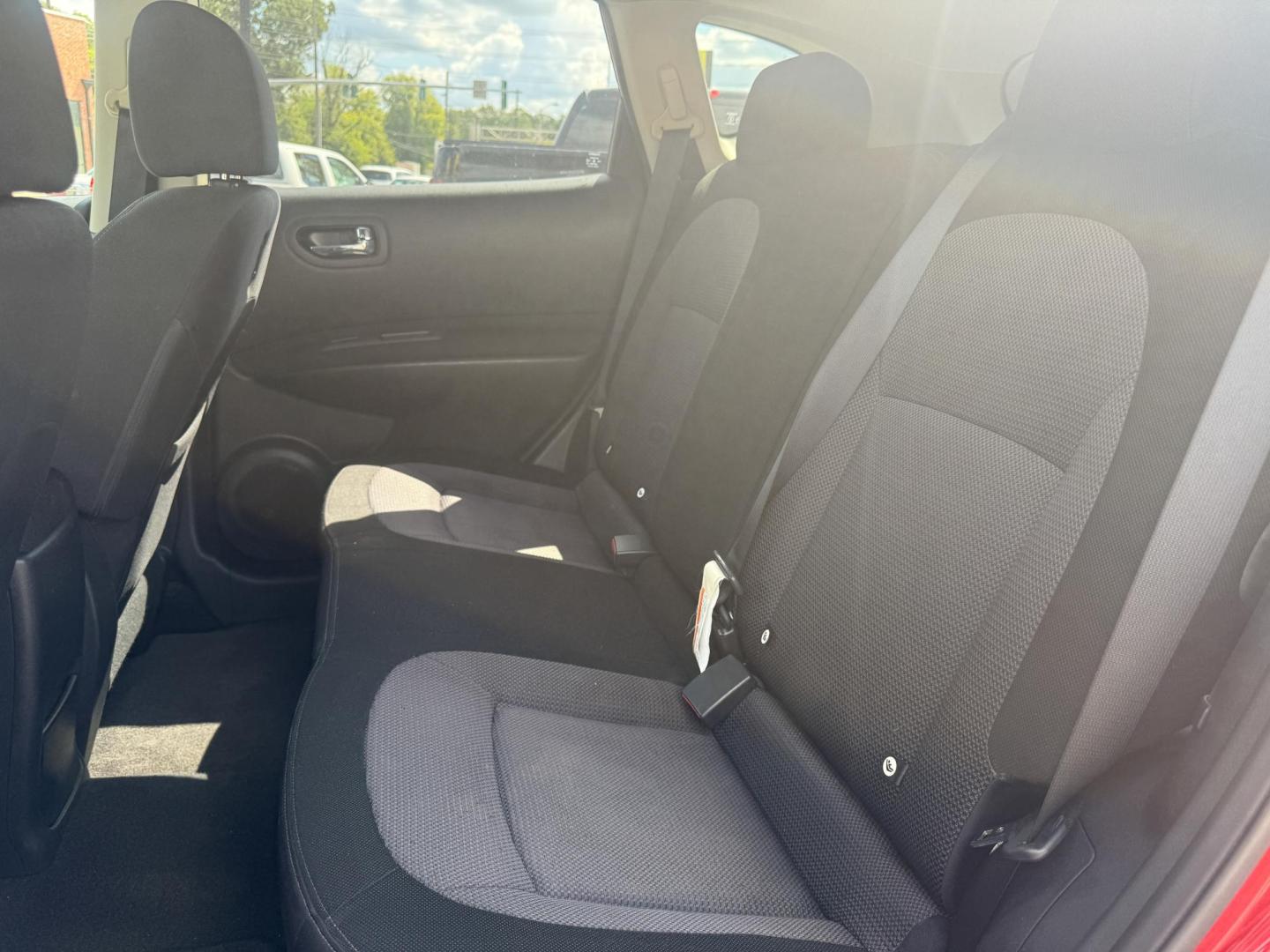 2013 Nissan Rogue S 2WD (JN8AS5MT1DW) with an 2.5L L4 DOHC 16V engine, Continuously Variable Transmission transmission, located at 419 N 18th St., Monroe, LA, 71201, (318) 410-9250, 32.514370, -92.105133 - Photo#4