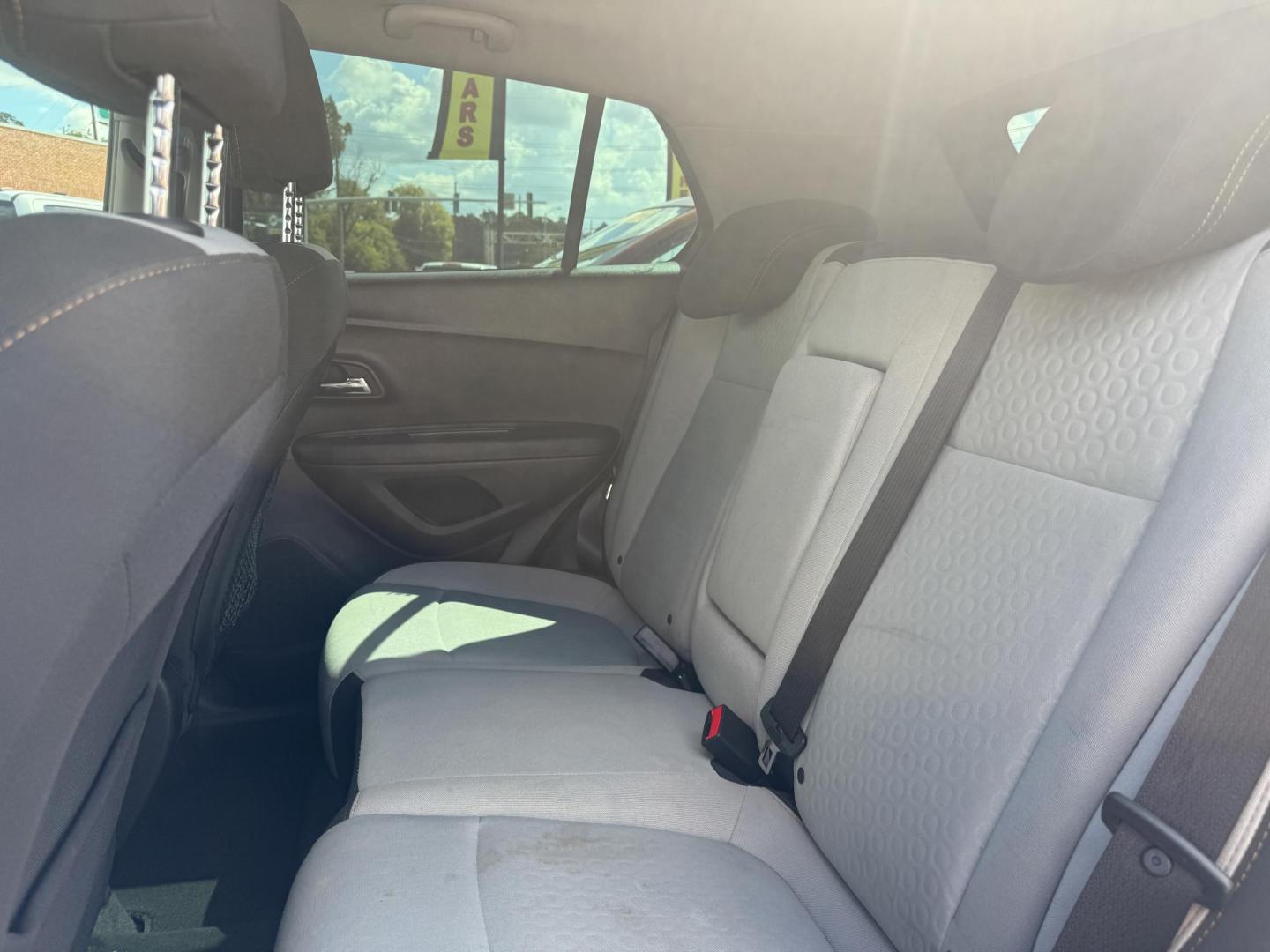 2017 Chevrolet Trax LS FWD (3GNCJKSB9HL) with an 1.4L L4 DOHC 16V engine, 6A transmission, located at 419 N 18th St., Monroe, LA, 71201, (318) 410-9250, 32.514370, -92.105133 - Photo#4