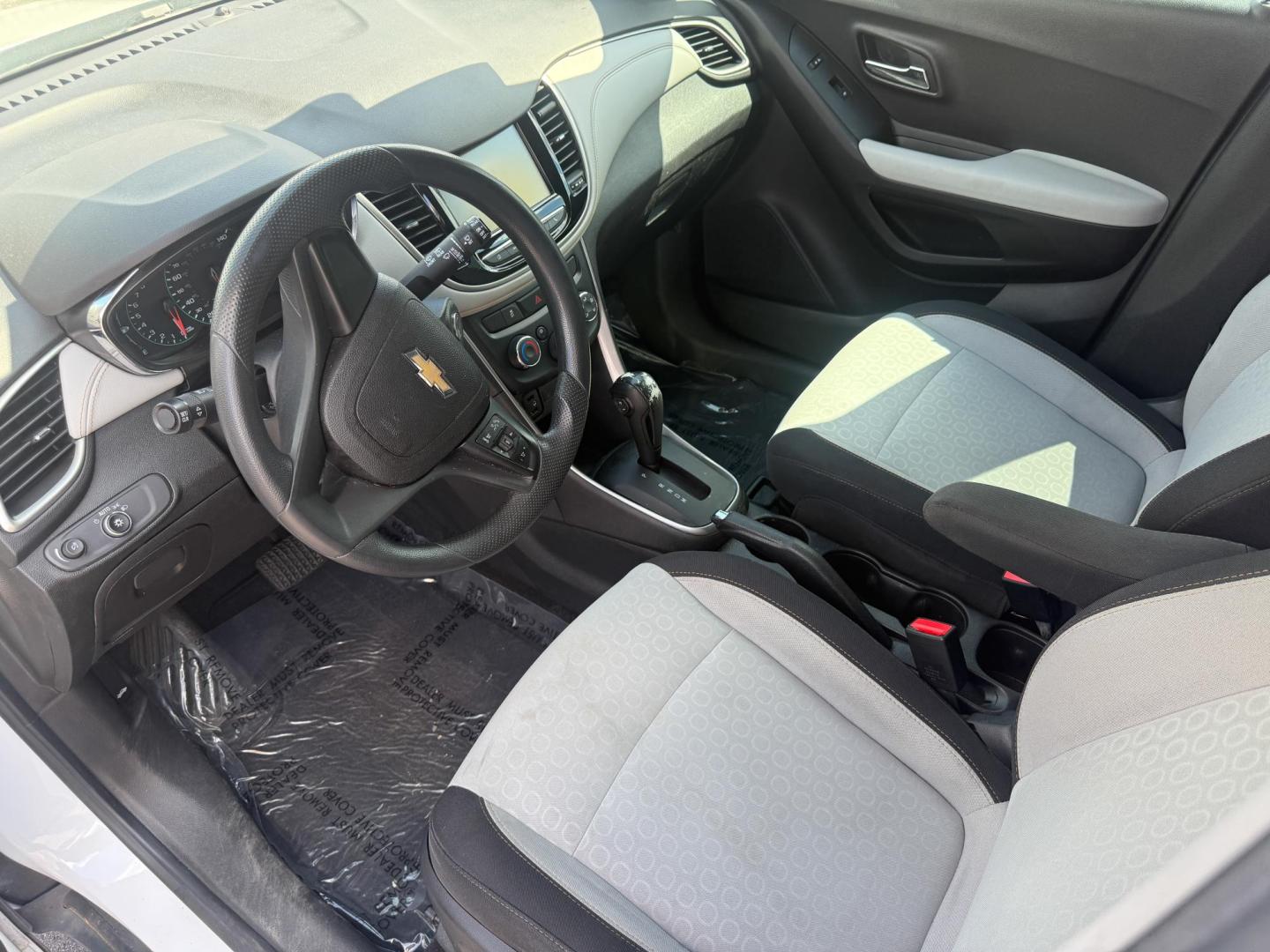2017 Chevrolet Trax LS FWD (3GNCJKSB9HL) with an 1.4L L4 DOHC 16V engine, 6A transmission, located at 419 N 18th St., Monroe, LA, 71201, (318) 410-9250, 32.514370, -92.105133 - Photo#3