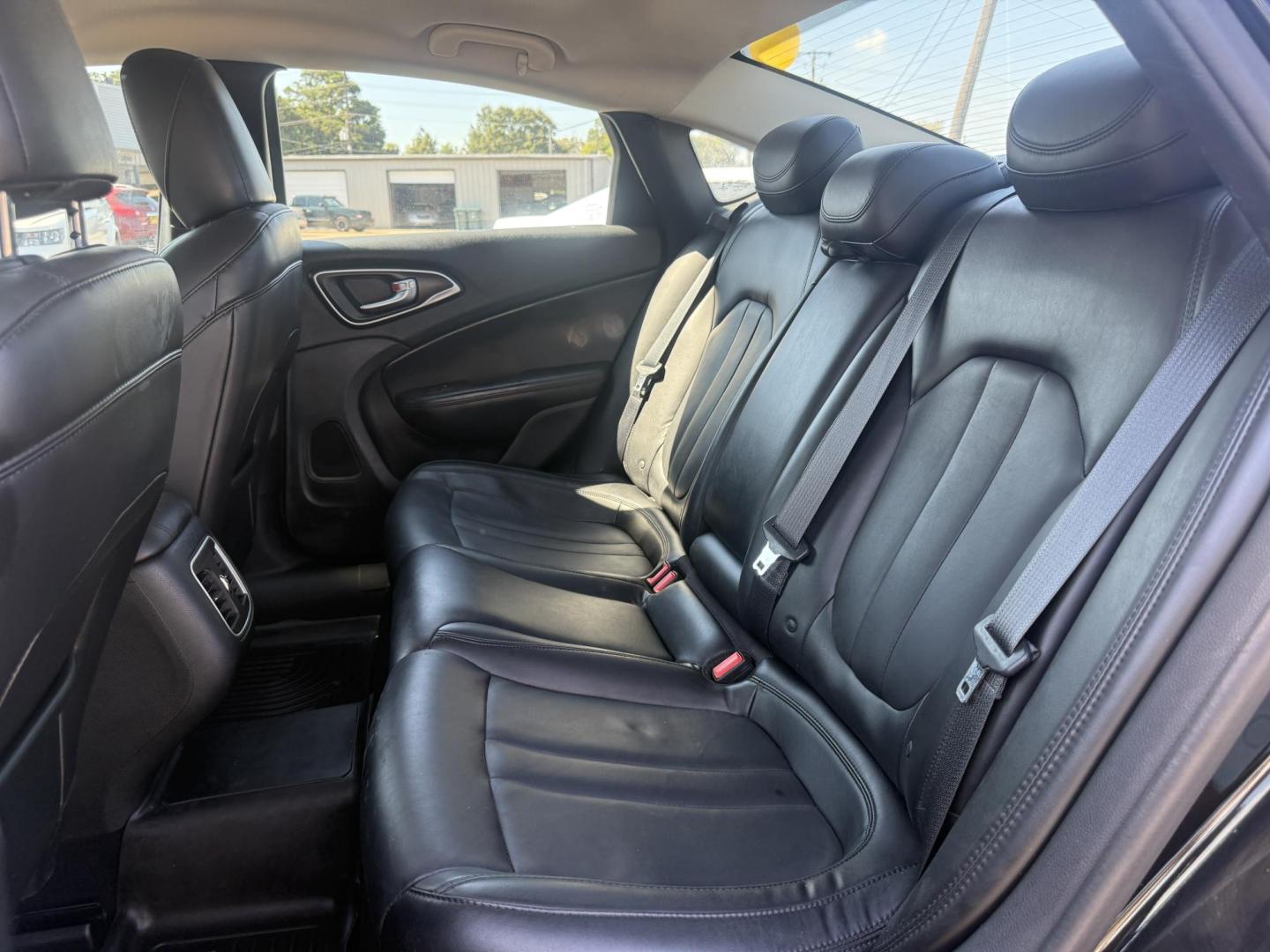 2015 Chrysler 200 C (1C3CCCCB7FN) with an 2.4L L4 DOHC 16V engine, 9-Speed Automatic transmission, located at 419 N 18th St., Monroe, LA, 71201, (318) 410-9250, 32.514370, -92.105133 - Photo#4