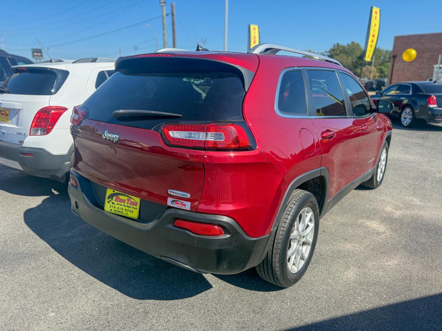 2015 Jeep Cherokee Latitude FWD (1C4PJLCBXFW) with an 2.4L L4 DOHC 16V engine, 9-Speed Automatic transmission, located at 419 N 18th St., Monroe, LA, 71201, (318) 410-9250, 32.514370, -92.105133 - Photo#1