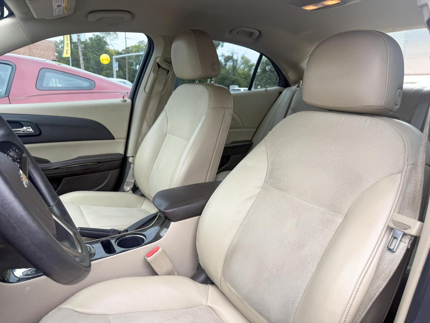 2015 Chevrolet Malibu 1LT (1G11C5SL0FF) with an 2.5L L4 DOHC 16V engine, 6-Speed Automatic transmission, located at 419 N 18th St., Monroe, LA, 71201, (318) 410-9250, 32.514370, -92.105133 - Photo#2