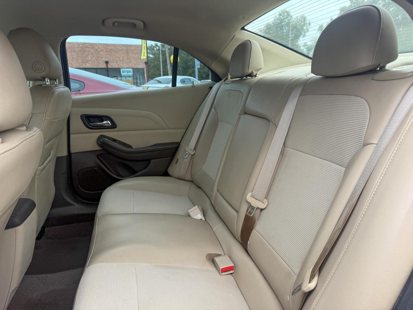 2015 Chevrolet Malibu 1LT (1G11C5SL0FF) with an 2.5L L4 DOHC 16V engine, 6-Speed Automatic transmission, located at 419 N 18th St., Monroe, LA, 71201, (318) 410-9250, 32.514370, -92.105133 - Photo#4