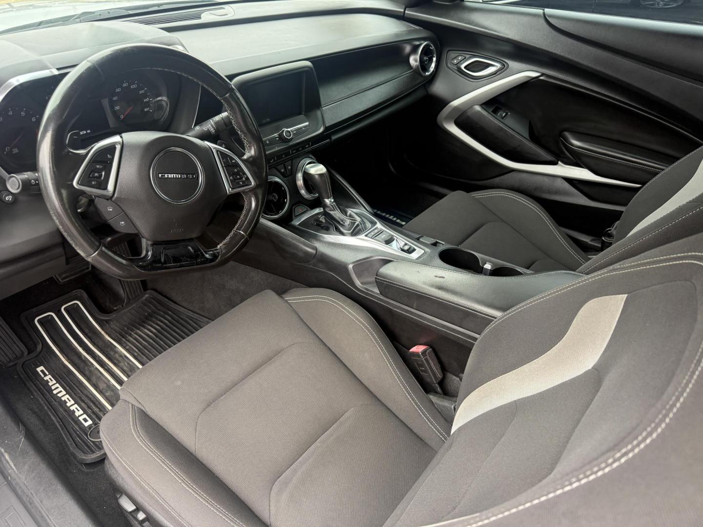 2018 Chevrolet Camaro 1LT Coupe (1G1FB1RX5J0) with an 2.0L L4 DOHC 16V TURBO engine, 6A transmission, located at 419 N 18th St., Monroe, LA, 71201, (318) 410-9250, 32.514370, -92.105133 - Photo#3