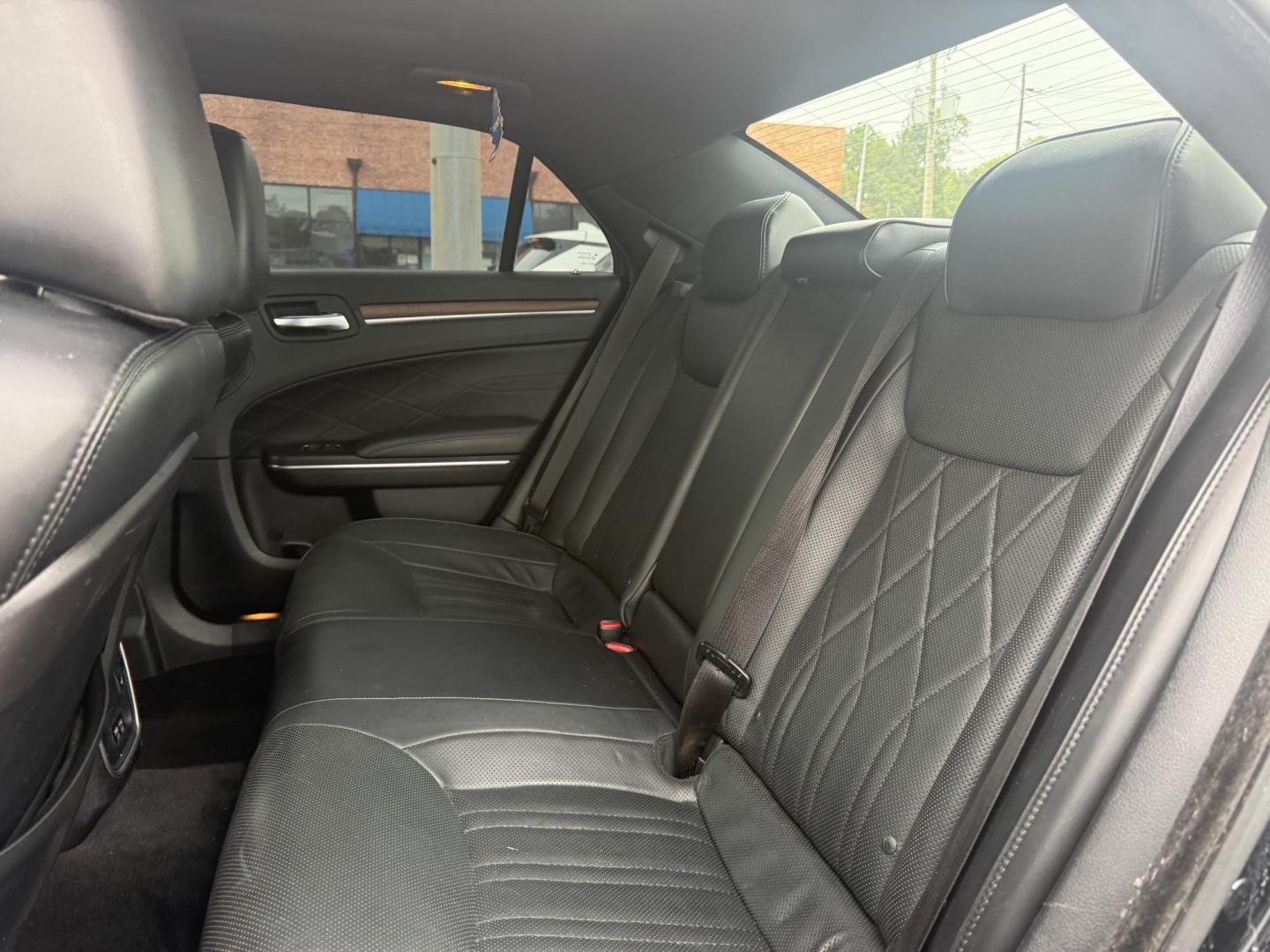 2015 Chrysler 300 C Platinum RWD (2C3CCAPG1FH) with an 3.6L V6 DOHC 24V FFV engine, 8A transmission, located at 419 N 18th St., Monroe, LA, 71201, (318) 410-9250, 32.514370, -92.105133 - Photo#4