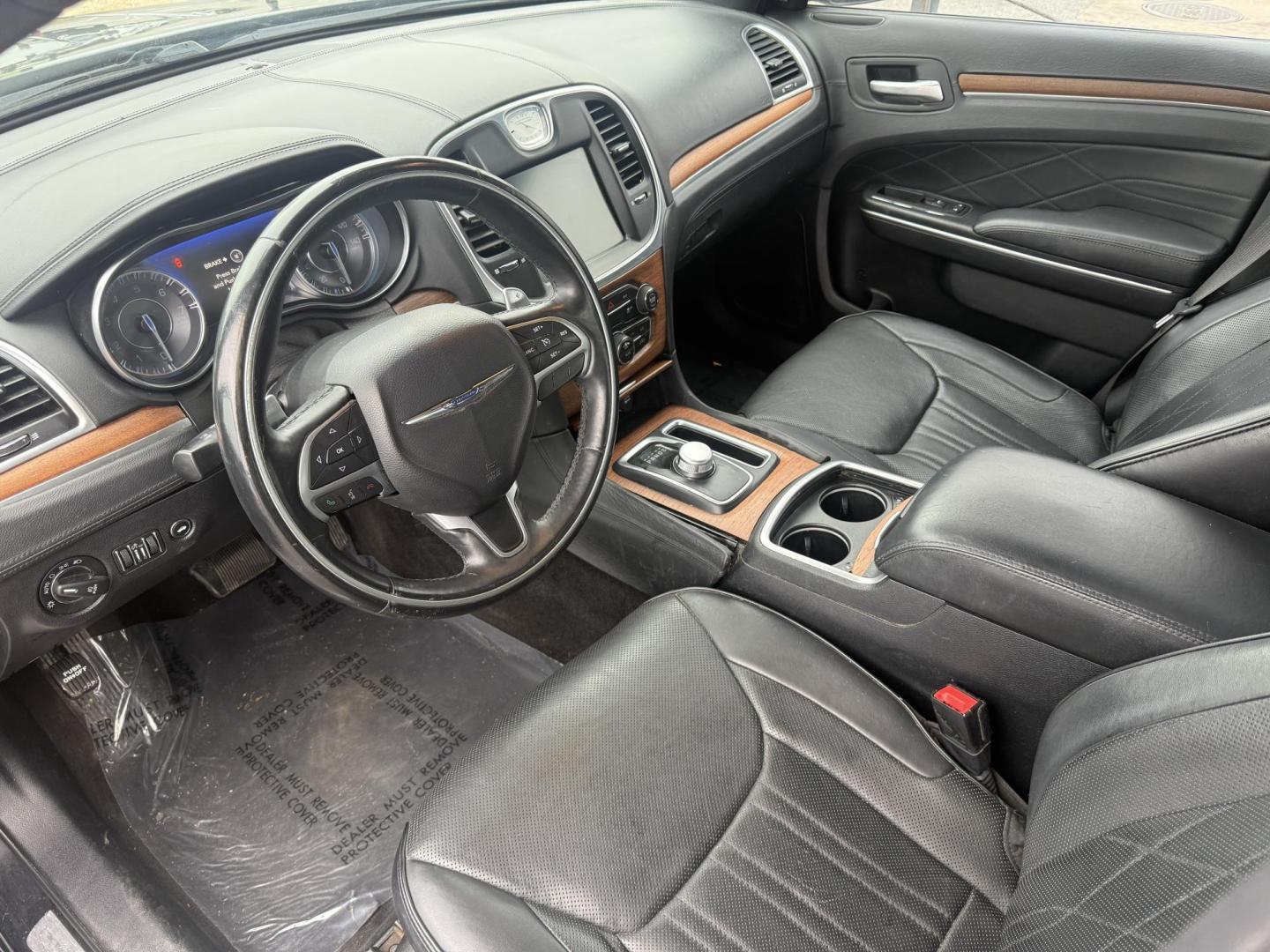 2015 Chrysler 300 C Platinum RWD (2C3CCAPG1FH) with an 3.6L V6 DOHC 24V FFV engine, 8A transmission, located at 419 N 18th St., Monroe, LA, 71201, (318) 410-9250, 32.514370, -92.105133 - Photo#3