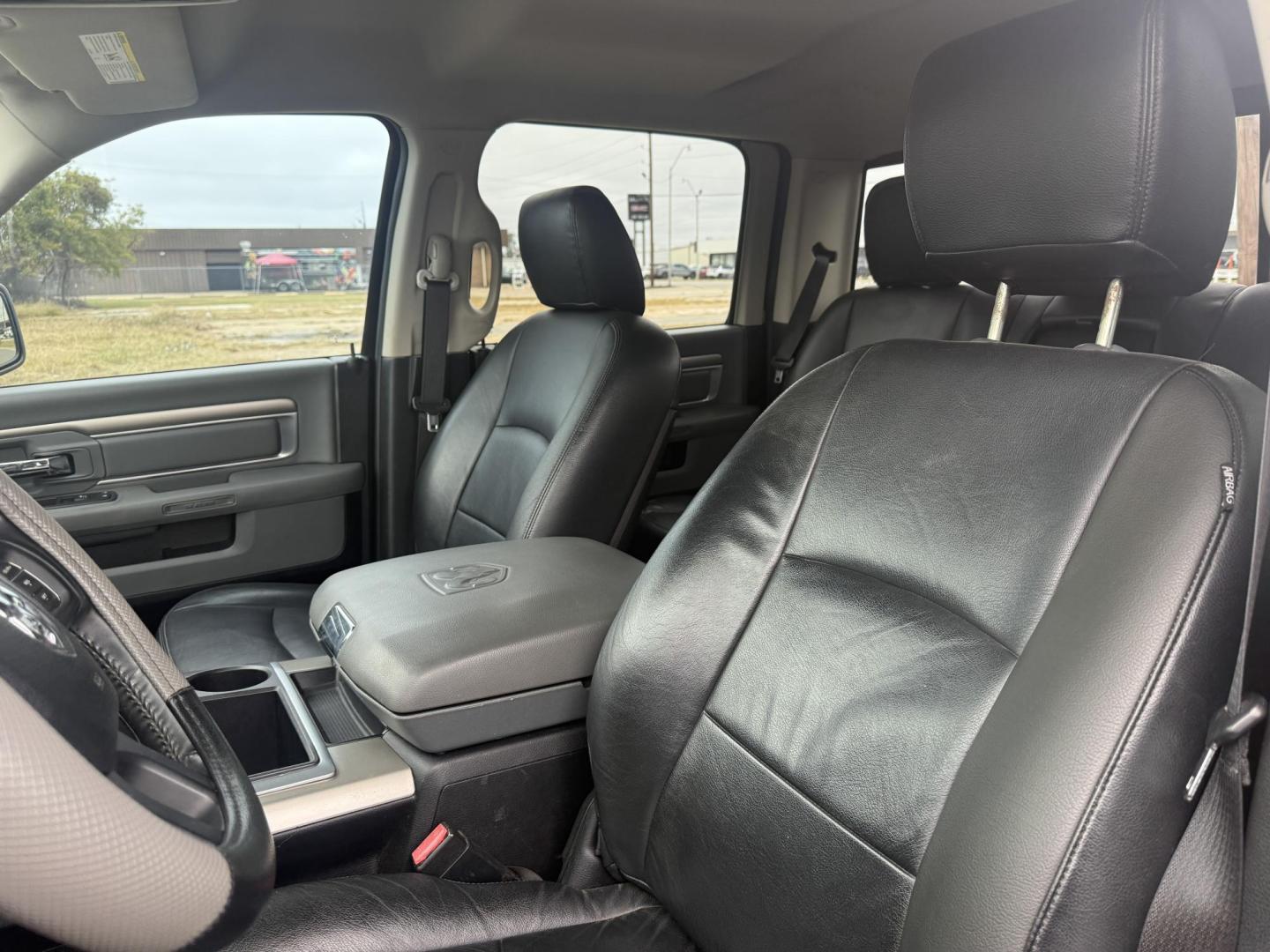 2014 RAM 1500 SLT Crew Cab SWB 4WD (1C6RR7LT8ES) with an 5.7L V8 OHV 16V engine, 6-Speed Automatic transmission, located at 419 N 18th St., Monroe, LA, 71201, (318) 410-9250, 32.514370, -92.105133 - Photo#2
