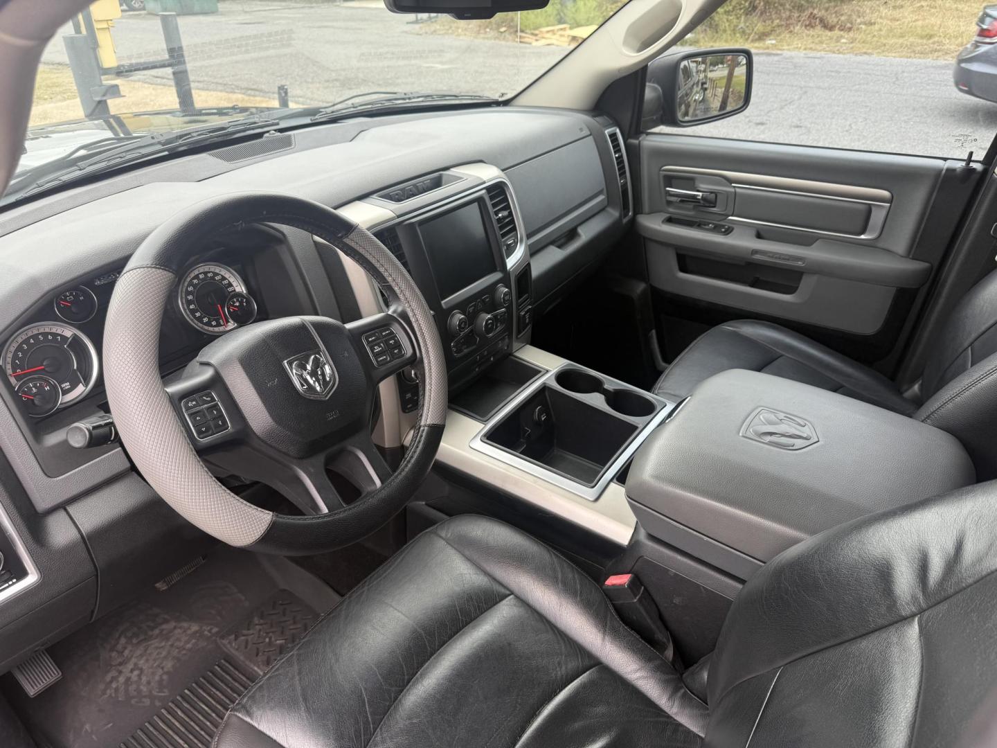 2014 RAM 1500 SLT Crew Cab SWB 4WD (1C6RR7LT8ES) with an 5.7L V8 OHV 16V engine, 6-Speed Automatic transmission, located at 419 N 18th St., Monroe, LA, 71201, (318) 410-9250, 32.514370, -92.105133 - Photo#3
