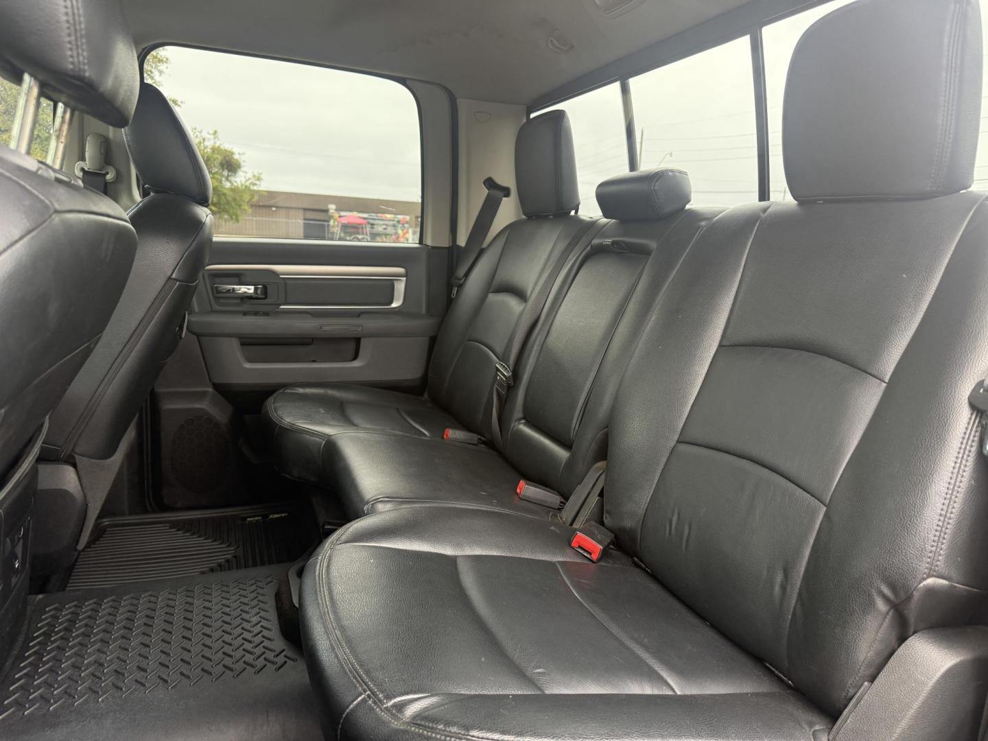 2014 RAM 1500 SLT Crew Cab SWB 4WD (1C6RR7LT8ES) with an 5.7L V8 OHV 16V engine, 6-Speed Automatic transmission, located at 419 N 18th St., Monroe, LA, 71201, (318) 410-9250, 32.514370, -92.105133 - Photo#4