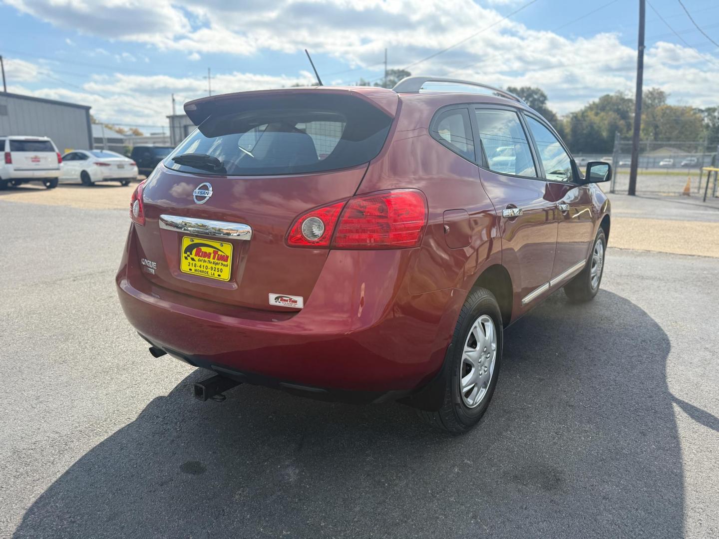 2015 Nissan Rogue Select S 2WD (JN8AS5MTXFW) with an 2.5L L4 DOHC 16V engine, Continuously Variable Transmission transmission, located at 419 N 18th St., Monroe, LA, 71201, (318) 410-9250, 32.514370, -92.105133 - Photo#1