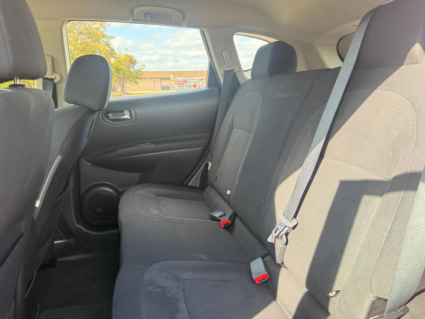 2015 Nissan Rogue Select S 2WD (JN8AS5MTXFW) with an 2.5L L4 DOHC 16V engine, Continuously Variable Transmission transmission, located at 419 N 18th St., Monroe, LA, 71201, (318) 410-9250, 32.514370, -92.105133 - Photo#4