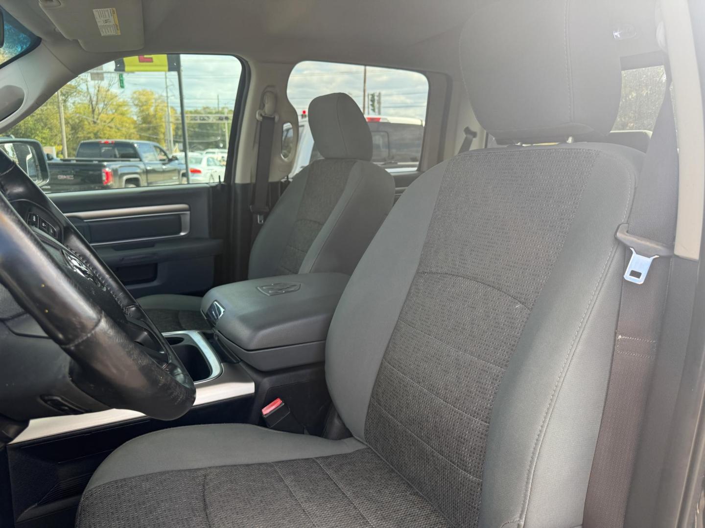 2016 RAM 1500 SLT Crew Cab SWB 4WD (1C6RR7LT2GS) with an 5.7L V8 OHV 16V engine, 6A transmission, located at 419 N 18th St., Monroe, LA, 71201, (318) 410-9250, 32.514370, -92.105133 - Photo#2