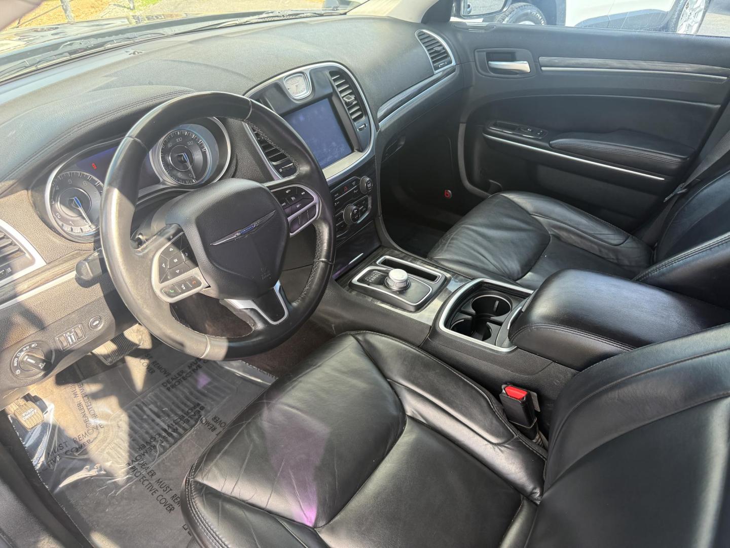 2018 Chrysler 300 Limited RWD (2C3CCAAG0JH) with an 3.6L V6 SOHC 24V engine, 8A transmission, located at 419 N 18th St., Monroe, LA, 71201, (318) 410-9250, 32.514370, -92.105133 - Photo#3