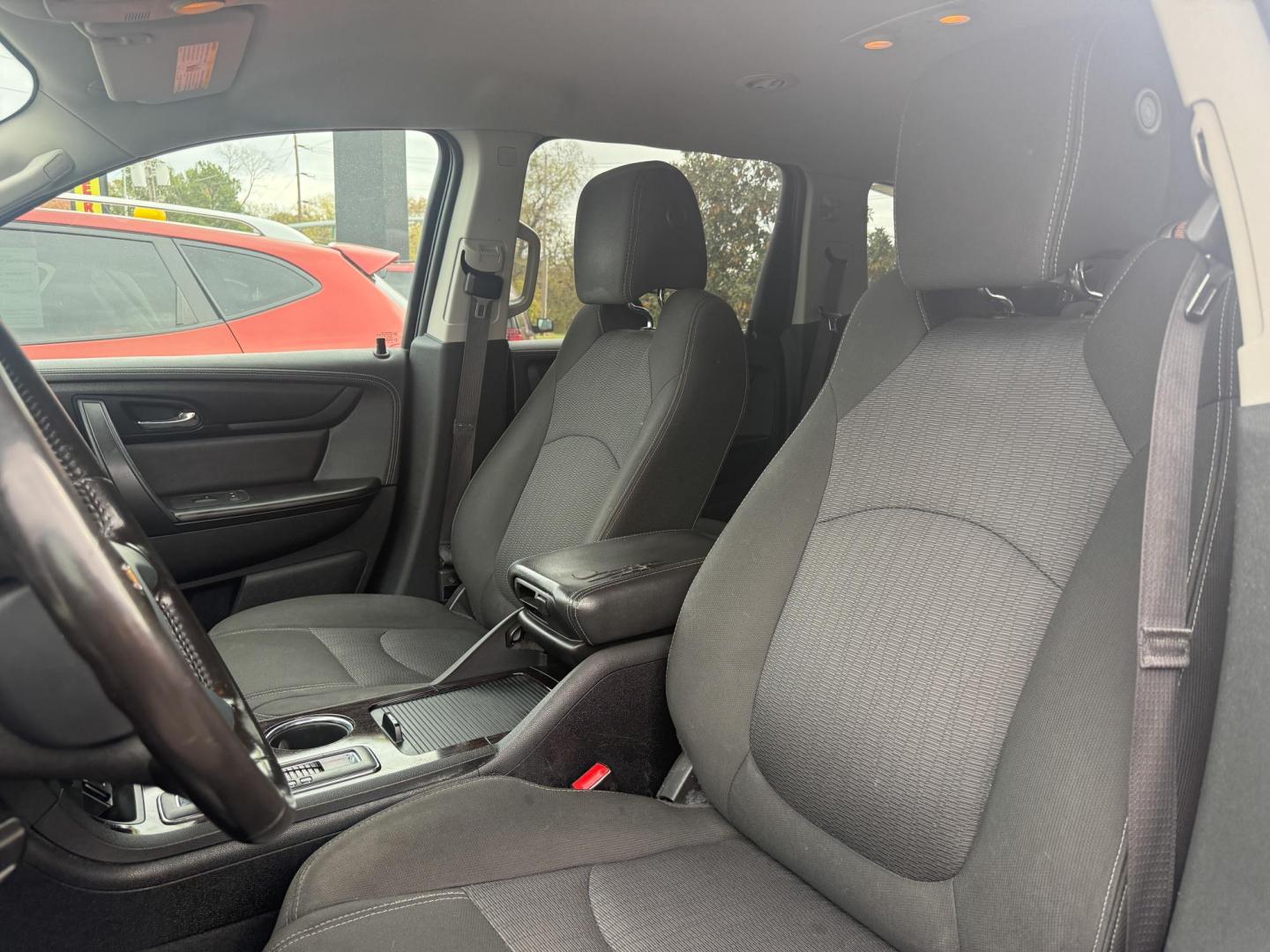 2017 Chevrolet Traverse 1LT FWD (1GNKRGKD9HJ) with an 3.6L V6 DOHC 24V engine, 6A transmission, located at 419 N 18th St., Monroe, LA, 71201, (318) 410-9250, 32.514370, -92.105133 - Photo#2