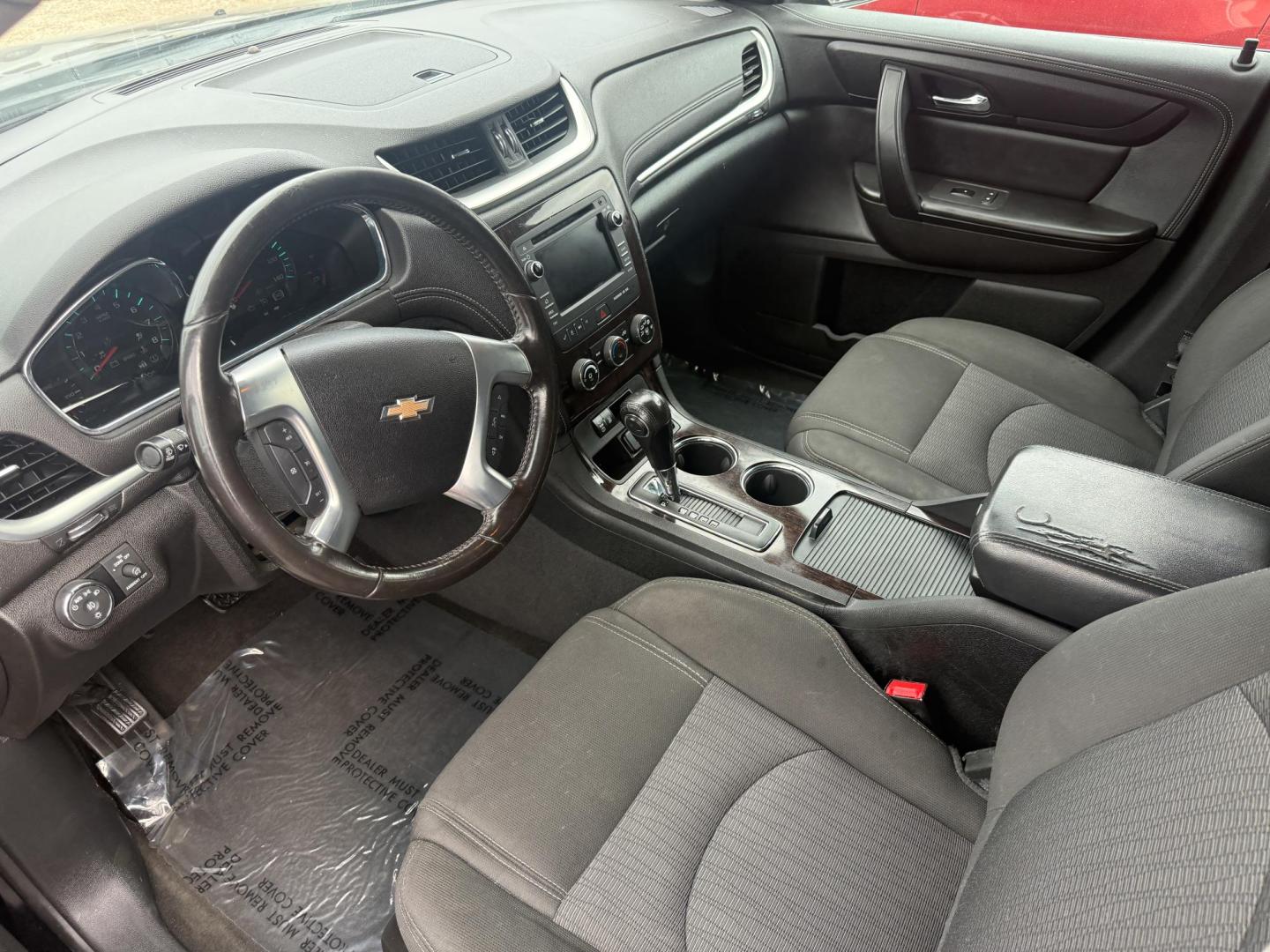 2017 Chevrolet Traverse 1LT FWD (1GNKRGKD9HJ) with an 3.6L V6 DOHC 24V engine, 6A transmission, located at 419 N 18th St., Monroe, LA, 71201, (318) 410-9250, 32.514370, -92.105133 - Photo#3