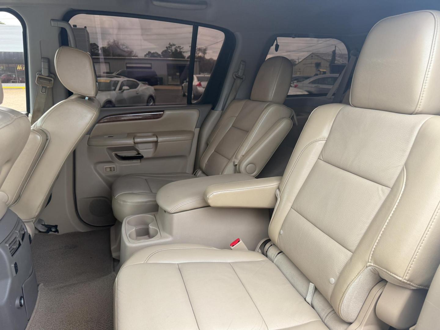 2014 Nissan Armada Platinum 4WD (5N1BA0NE4EN) with an 5.6L V8 DOHC 32V FFV engine, 5-Speed Automatic transmission, located at 419 N 18th St., Monroe, LA, 71201, (318) 410-9250, 32.514370, -92.105133 - Photo#3