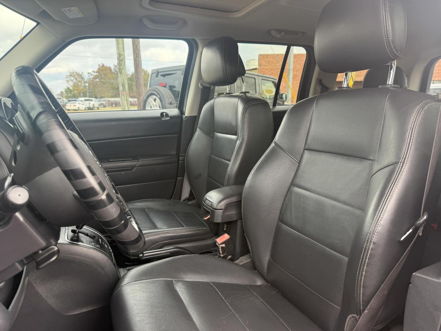 2015 Jeep Patriot Latitude 2WD (1C4NJPFA3FD) with an 2.0L L4 DOHC 16V engine, located at 419 N 18th St., Monroe, LA, 71201, (318) 410-9250, 32.514370, -92.105133 - Photo#2