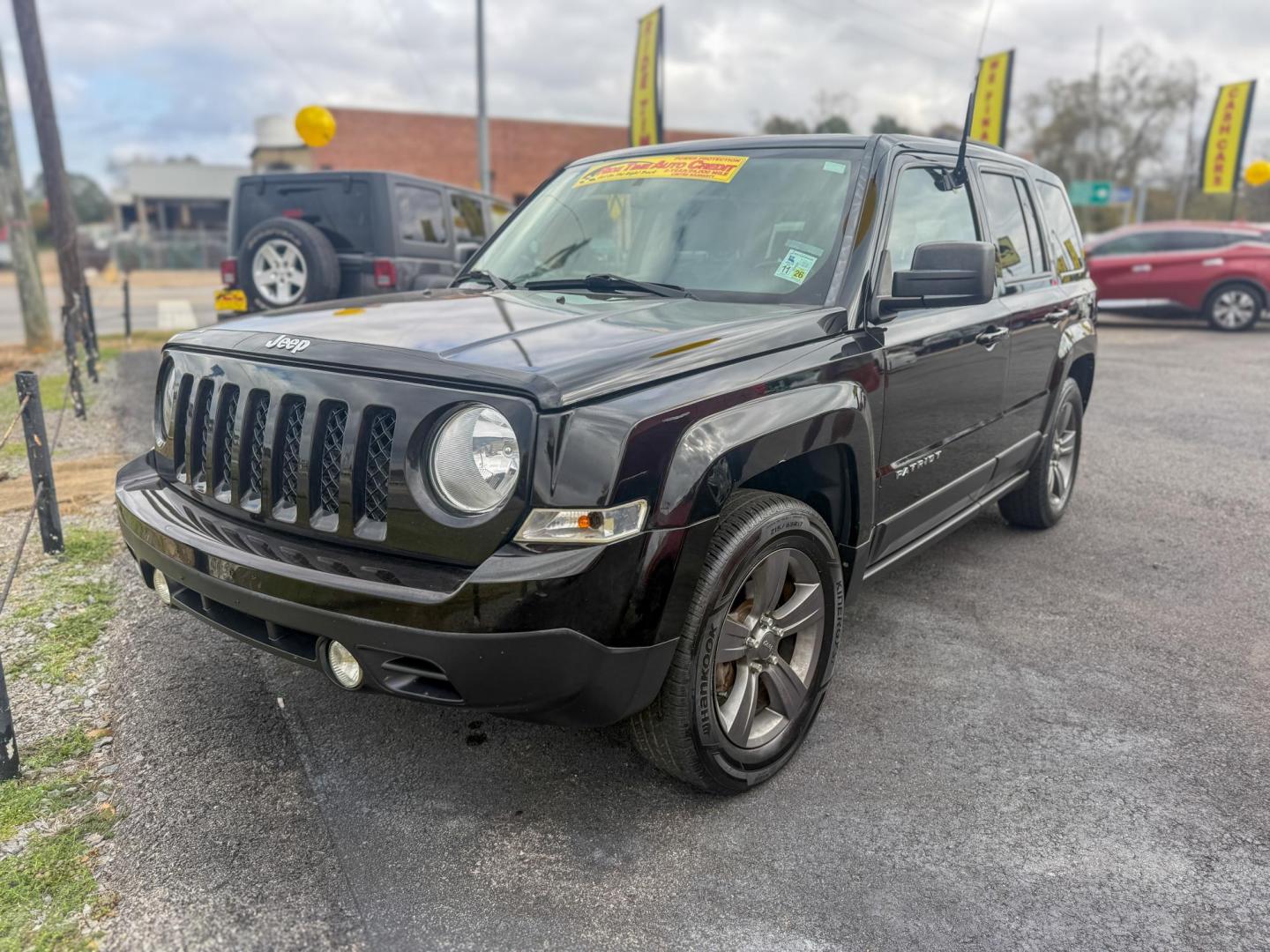 2015 Jeep Patriot Latitude 2WD (1C4NJPFA3FD) with an 2.0L L4 DOHC 16V engine, located at 419 N 18th St., Monroe, LA, 71201, (318) 410-9250, 32.514370, -92.105133 - Photo#0