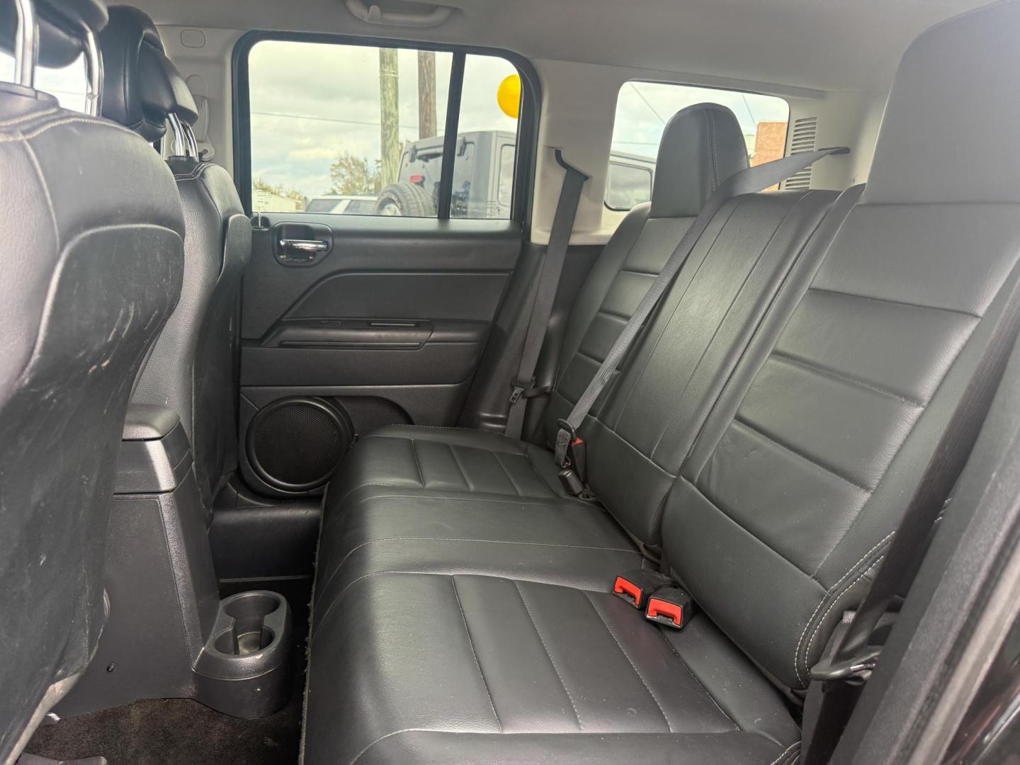 2015 Jeep Patriot Latitude 2WD (1C4NJPFA3FD) with an 2.0L L4 DOHC 16V engine, located at 419 N 18th St., Monroe, LA, 71201, (318) 410-9250, 32.514370, -92.105133 - Photo#4